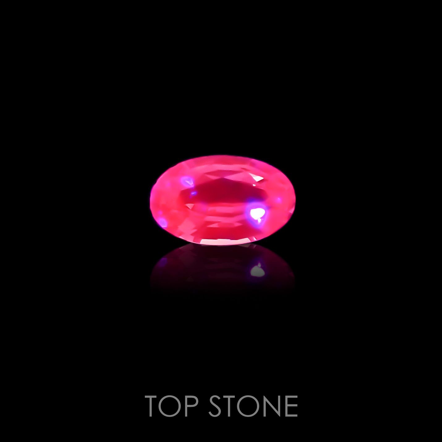 ホットピンクスピネル タンザニア産 ルース 0.23ct[210510855]4.8×2.9mm前後