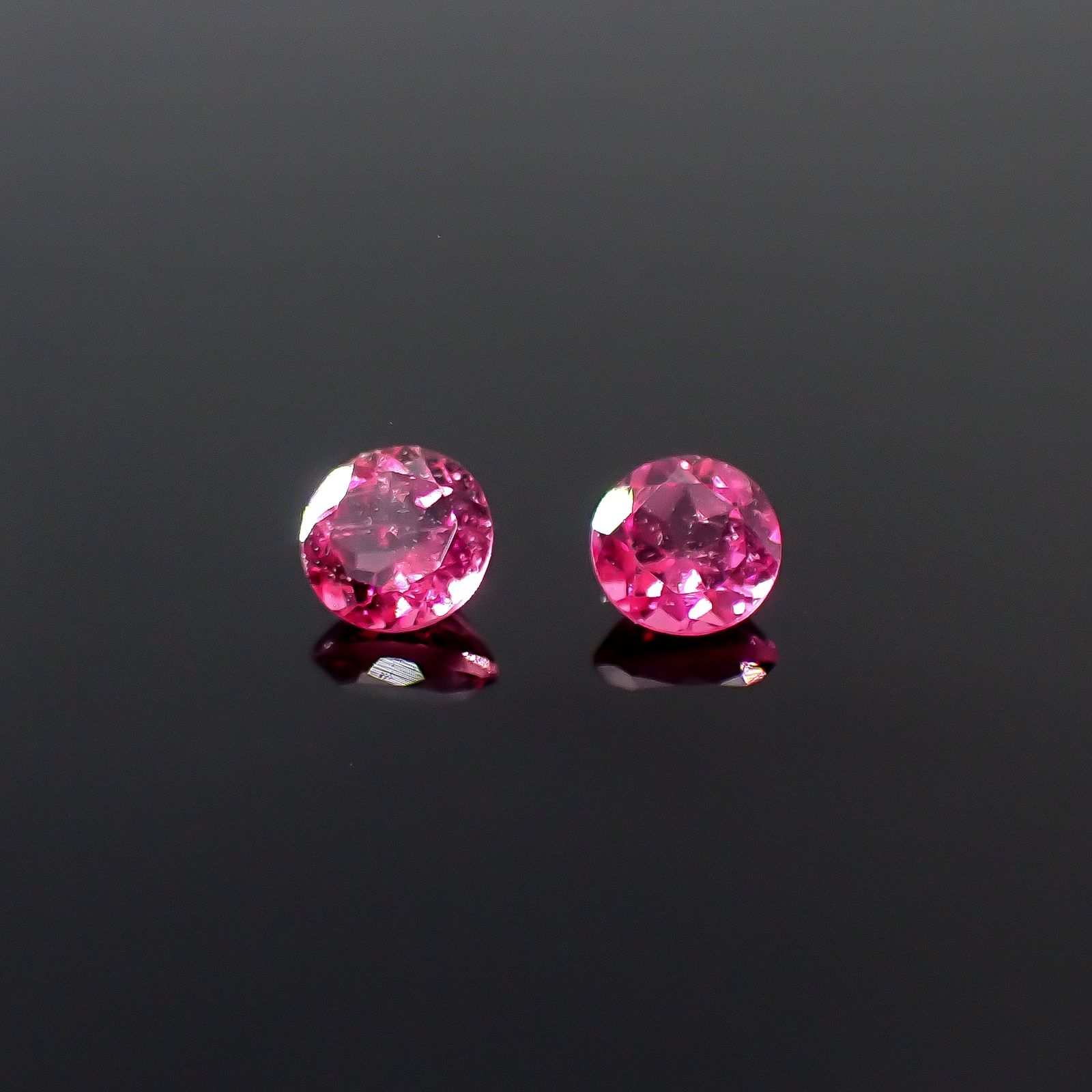 ◇ペアセット◇ルベライト ブラジル産 0.48ct(2pcs合計) / 3.8x3.9mm前後 [251031163]