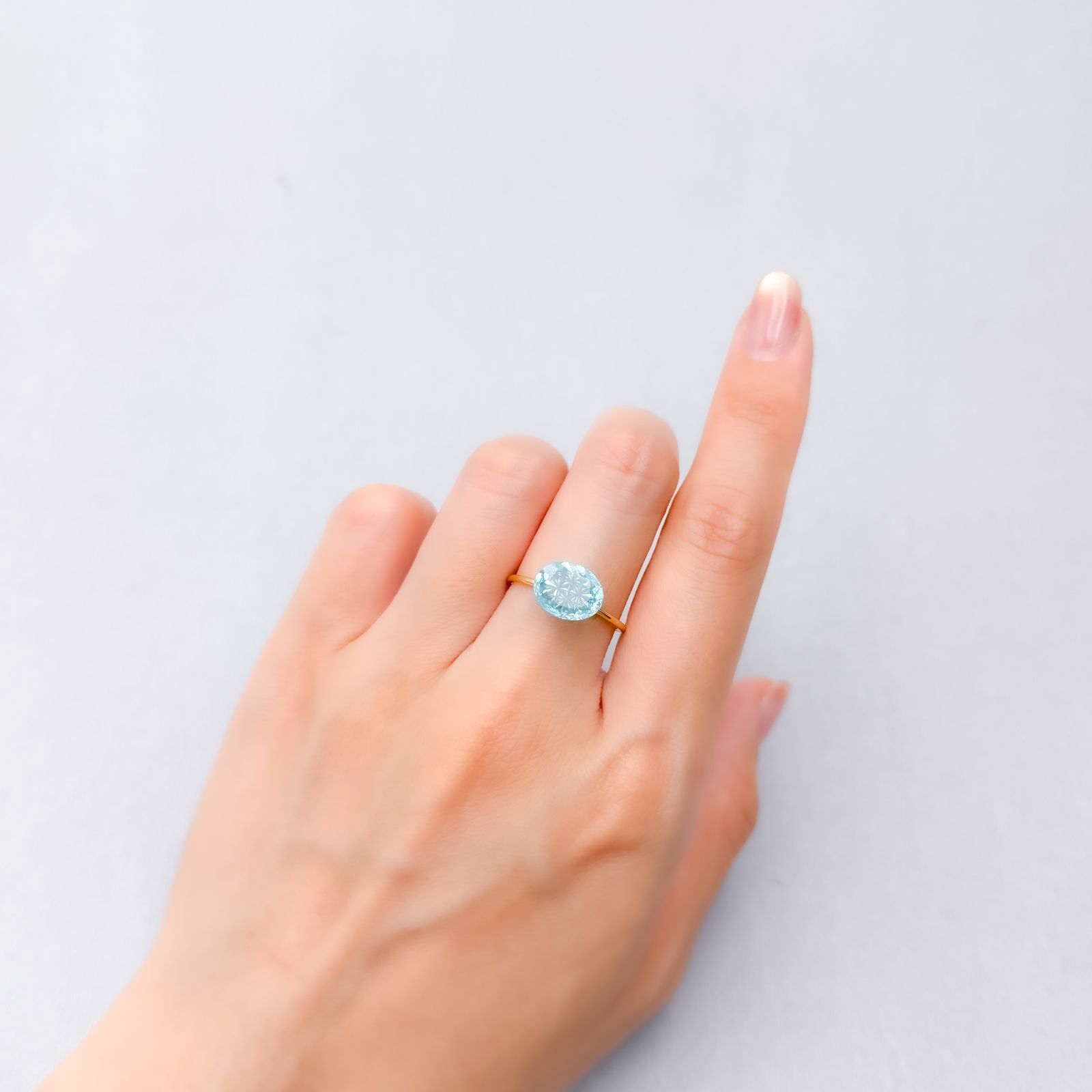 ◇甲州貴石切子Plus Three◇アパタイト カード付き(宝石名アパタイト)ブラジル産 1.99ct 識別済[250630488]10x7.9mm前後