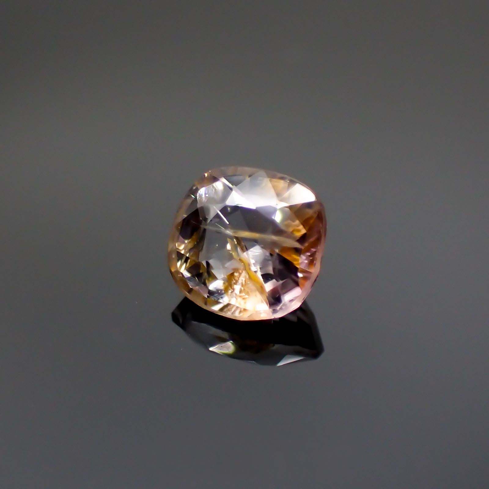 ポードレッタイト(宝石名ポードレッタイト)ビルマ産 0.365ct ソ付(彩珠)[230722812]4.7x4.5mm前後