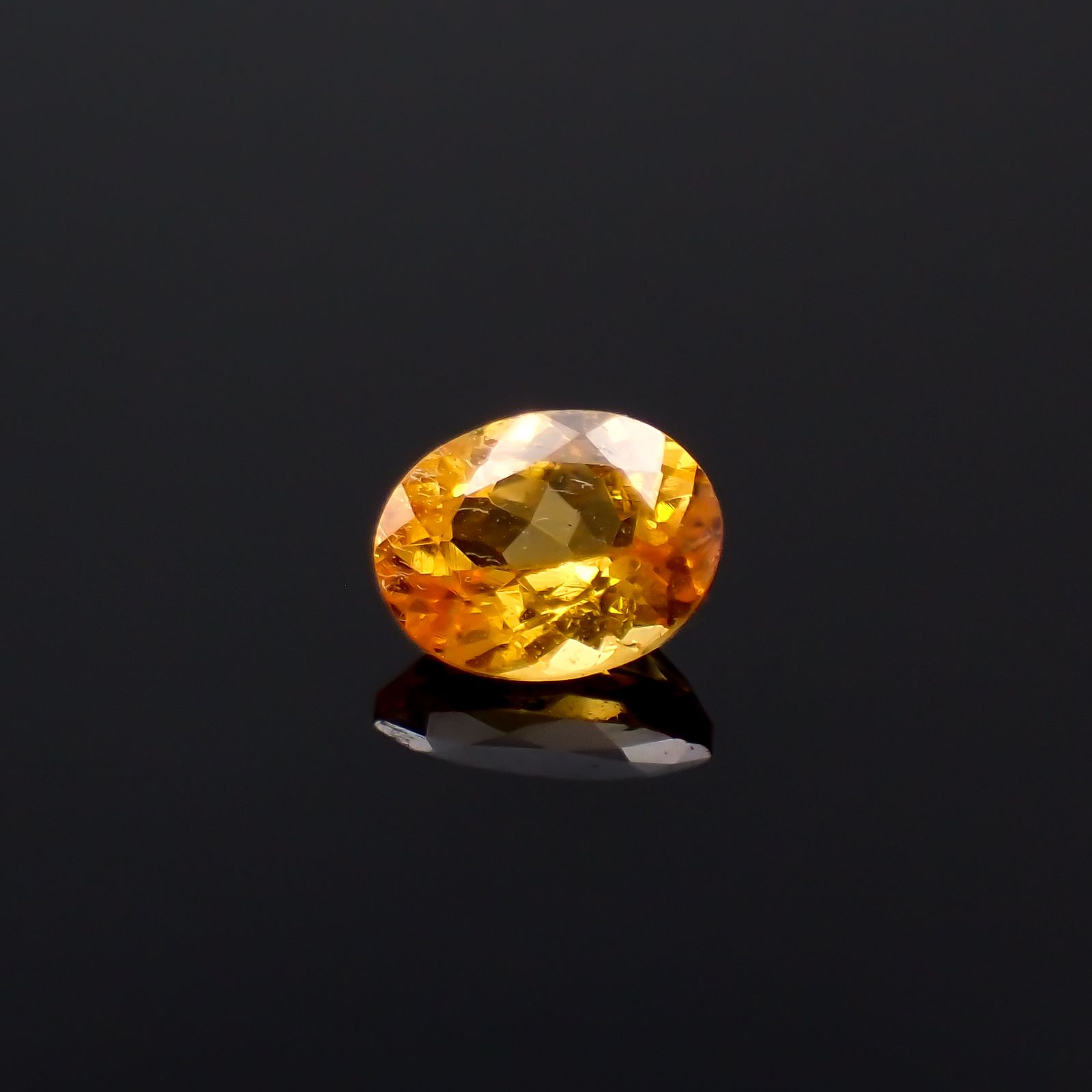 スペサルティンガーネット ナイジェリア産 0.47ct[230923376]5.2x4mm前後