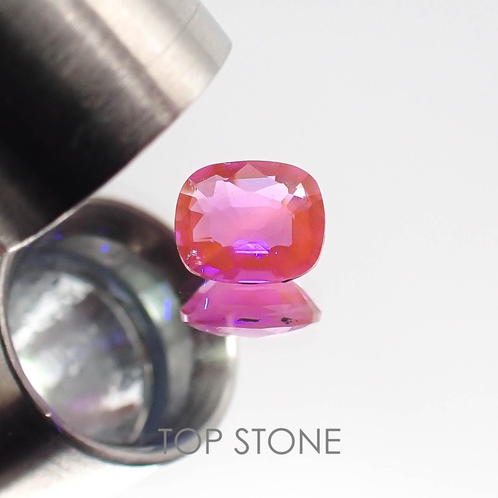 ハックマナイト アフガニスタン産 ルース 0.38ct[20074160]5.4×4.6mm前後