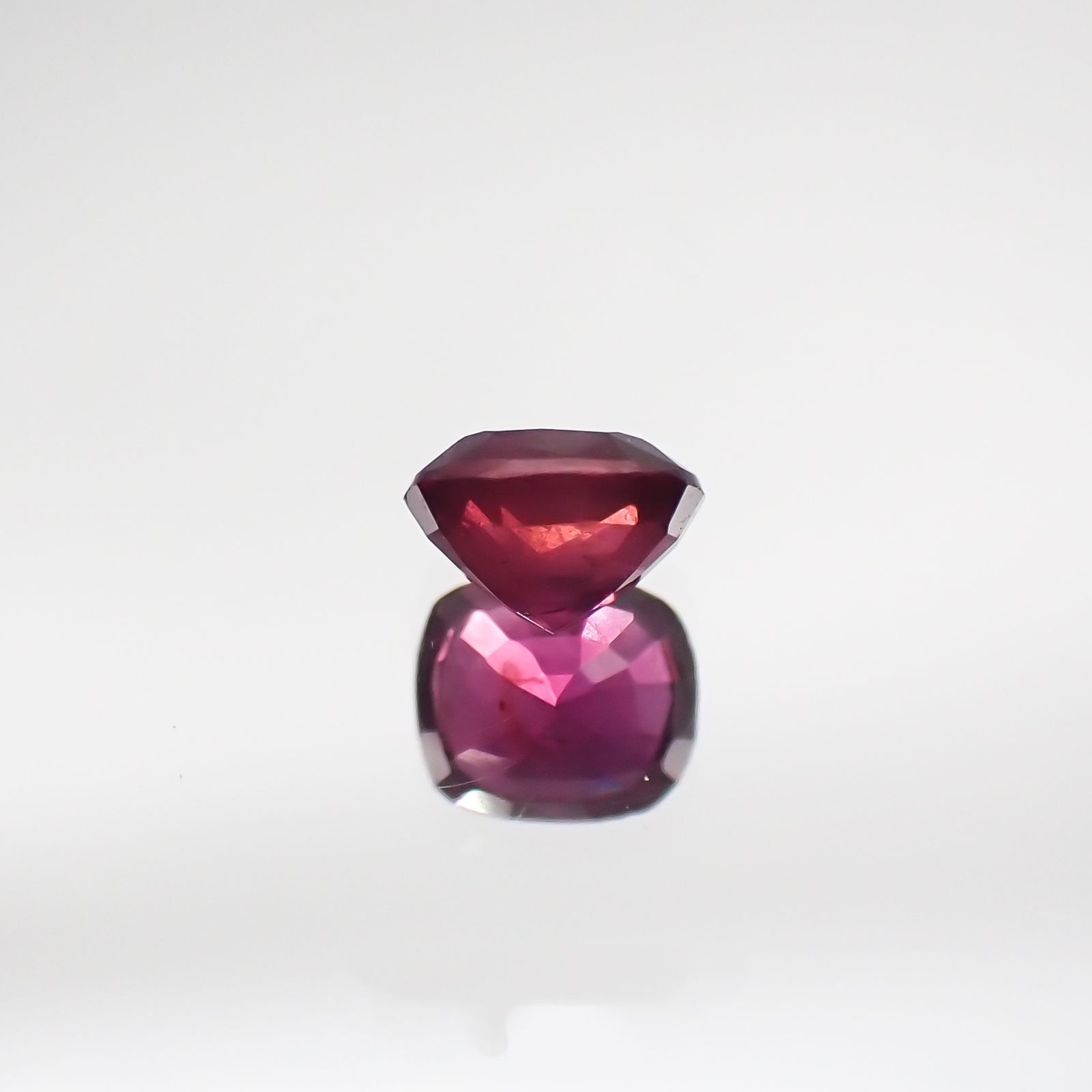 ルビー 非加熱(宝石名ルビー) マダガスカル産 0.31ct 識別済[210711712]3.9×3.5mm前後