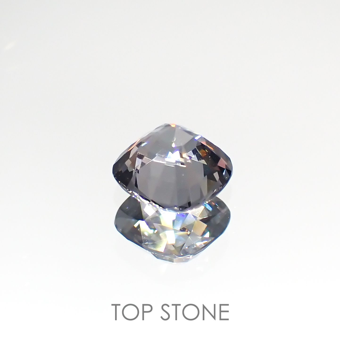 プラチナスピネル(宝石名スピネル) ビルマ産 0.889ct ソ付(彩珠)[210912851]5.5×5.4mm前後