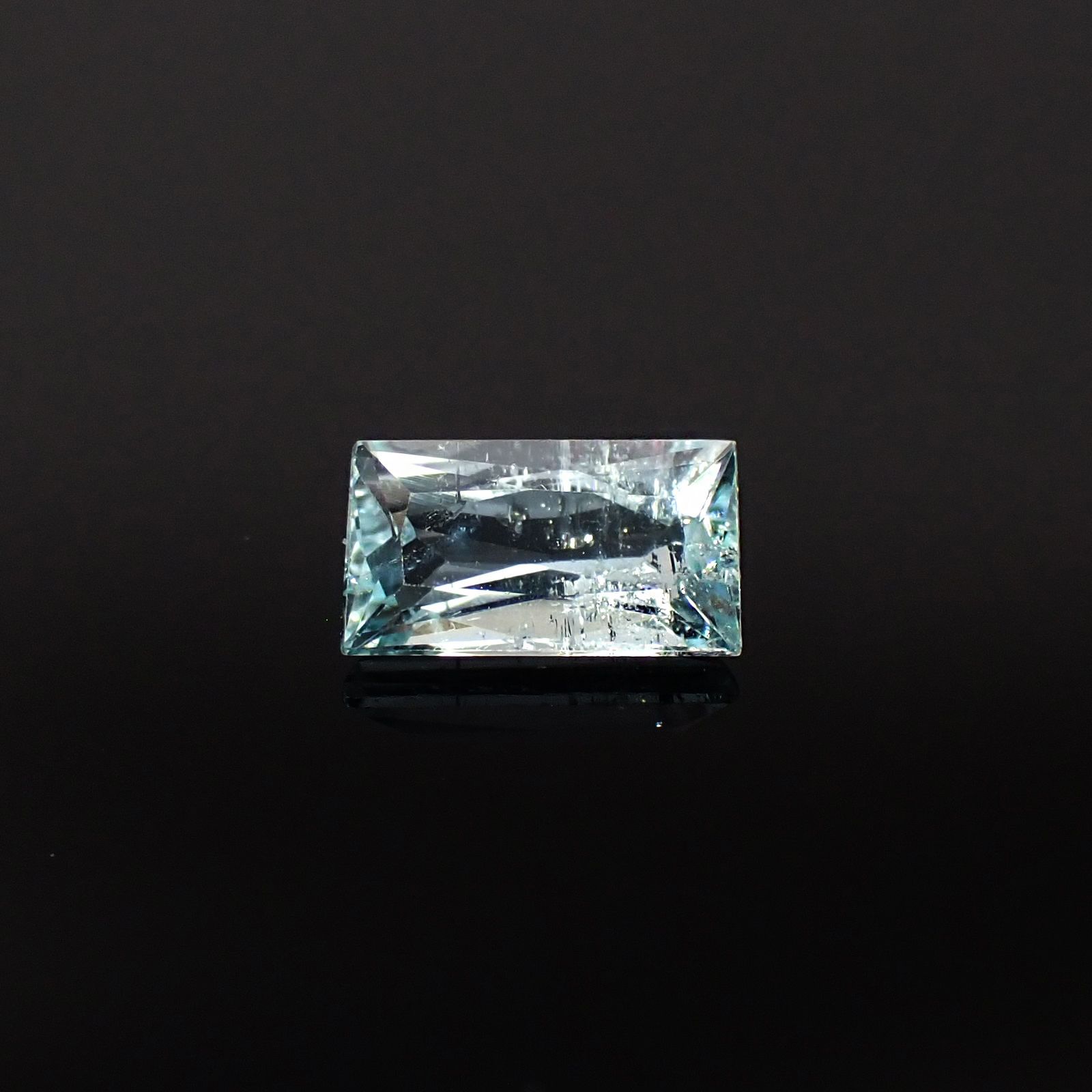 パライバトルマリン(宝石名トルマリン/別名パライバ・トルマリン)モザンビーク産 識別済 0.44ct / 6.2x3.4mm前後 [230522236]