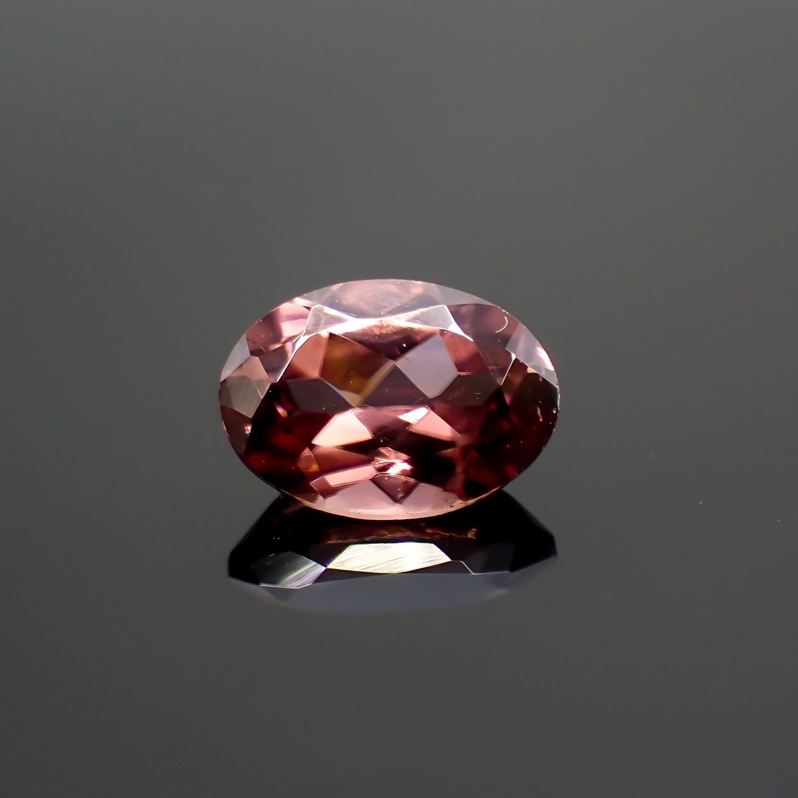 ピンクジルコン(宝石名ジルコン) スリランカ/カンボジア産/ 1.17ct 識別済[21059794]7.1×5.1mm前後