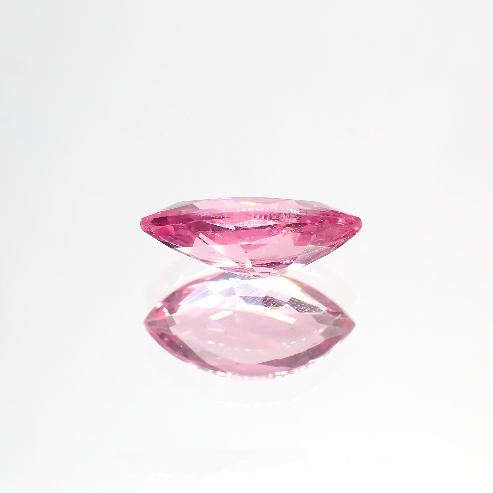ホットピンクスピネル(宝石名ピンク・スピネル)タンザニア産 1.210ct ソ付(彩珠)[231124094]10x5.2mm前後