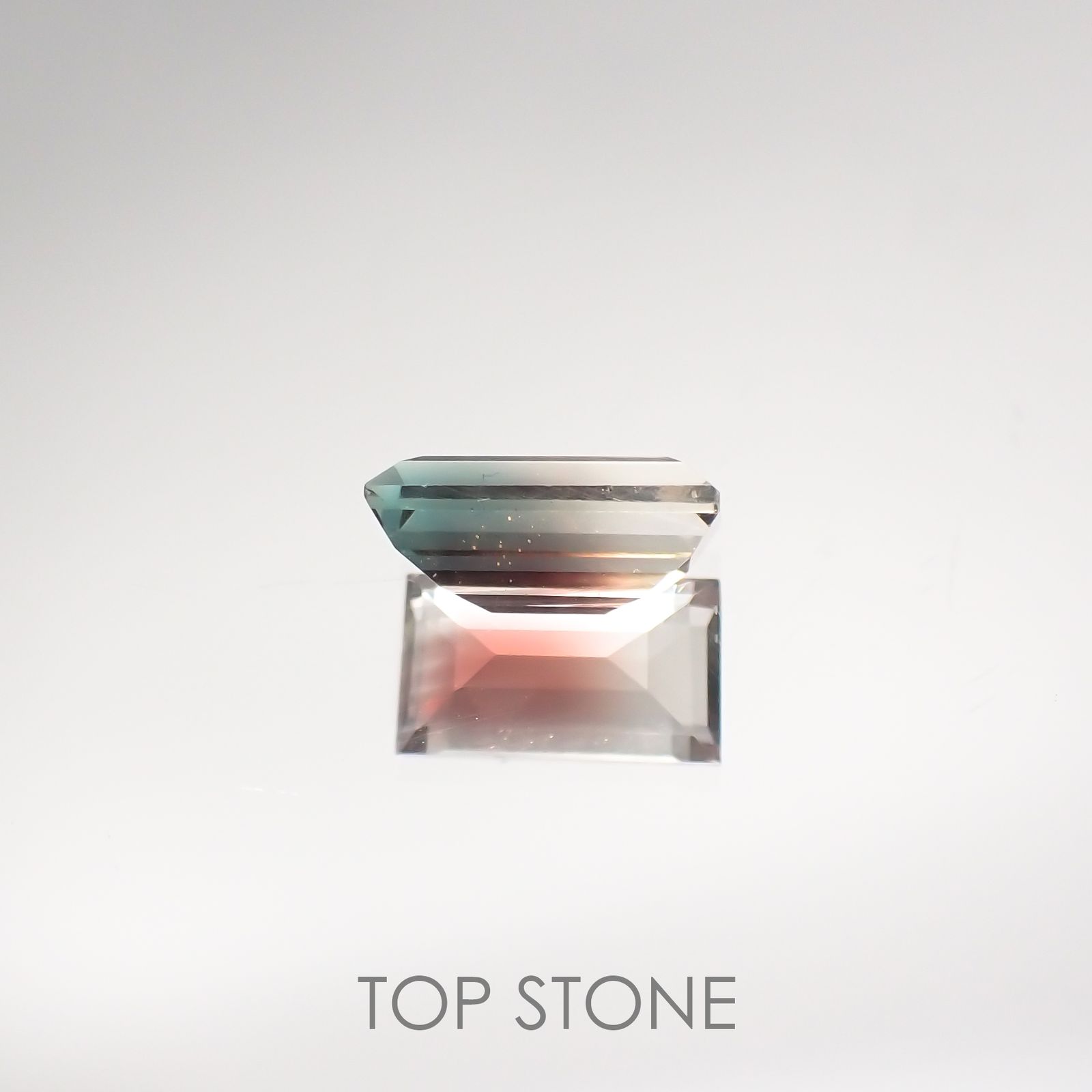 バイカラーオレゴンサンストーン(宝石名バイカラー・ラブラドライト) アメリカ・オレゴン州産 0.83ct 識別済[210711955]7.3×4.1mm前後