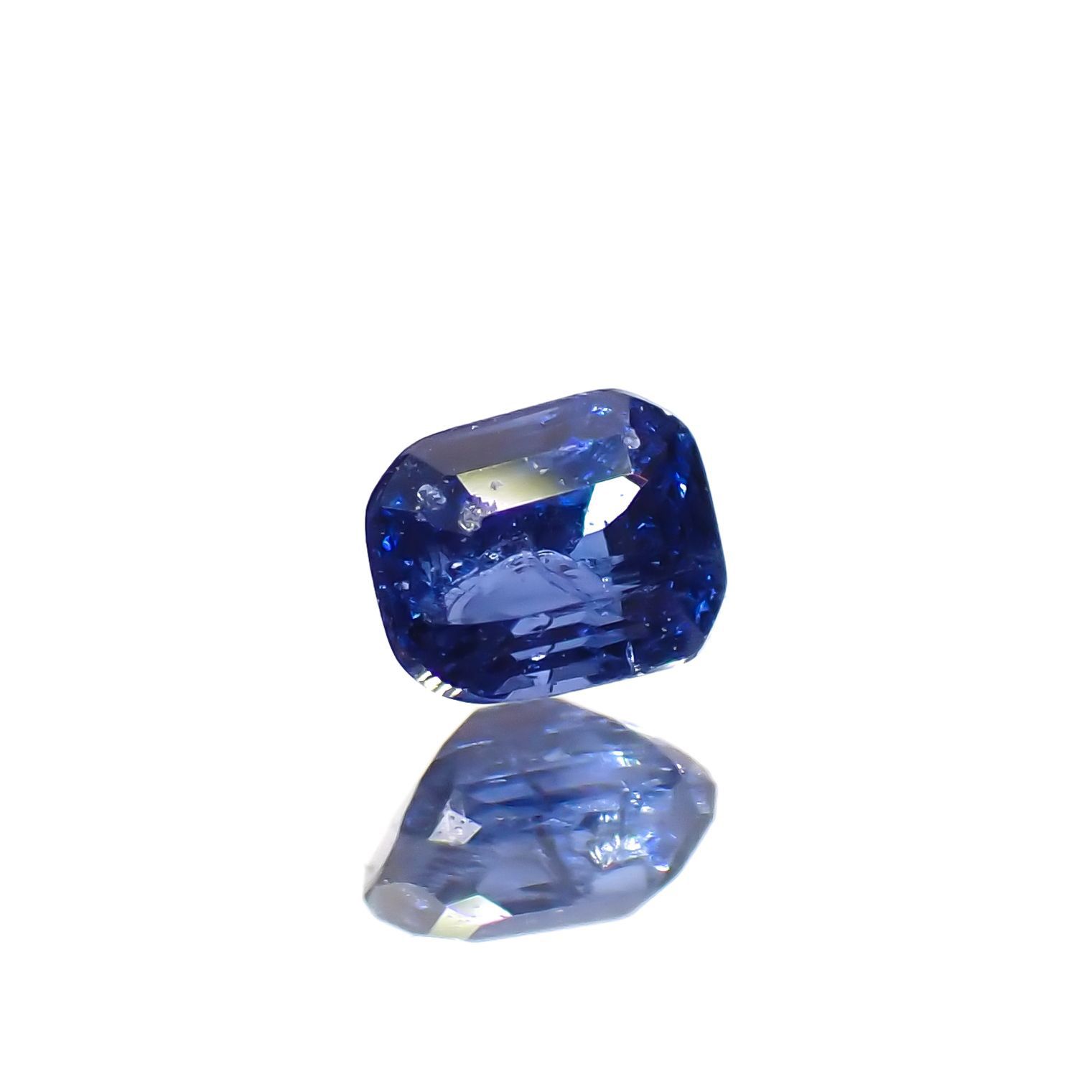 コバルトブルースピネル(宝石名コバルト ブルー・スピネル)ベトナム・ルクイエン産 0.117ct ソ付(彩珠)[221219524]2.9x2.3mm前後