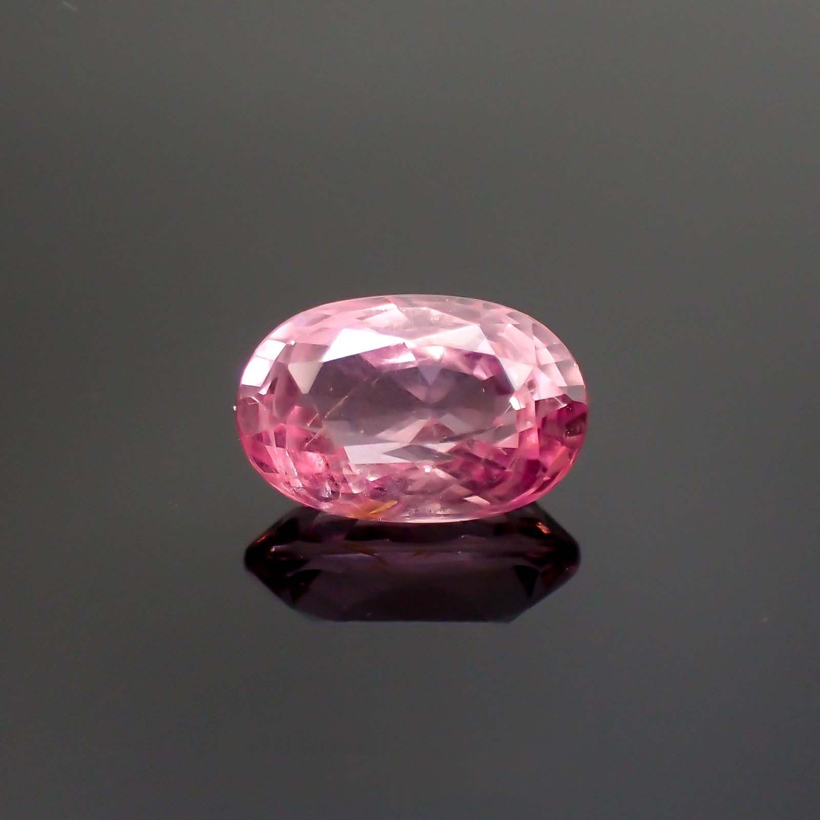 ピンクスピネル(宝石名ピンク・スピネル)タンザニア産 1.212ct ソ付(彩珠)[230722571]7.6x5mm前後