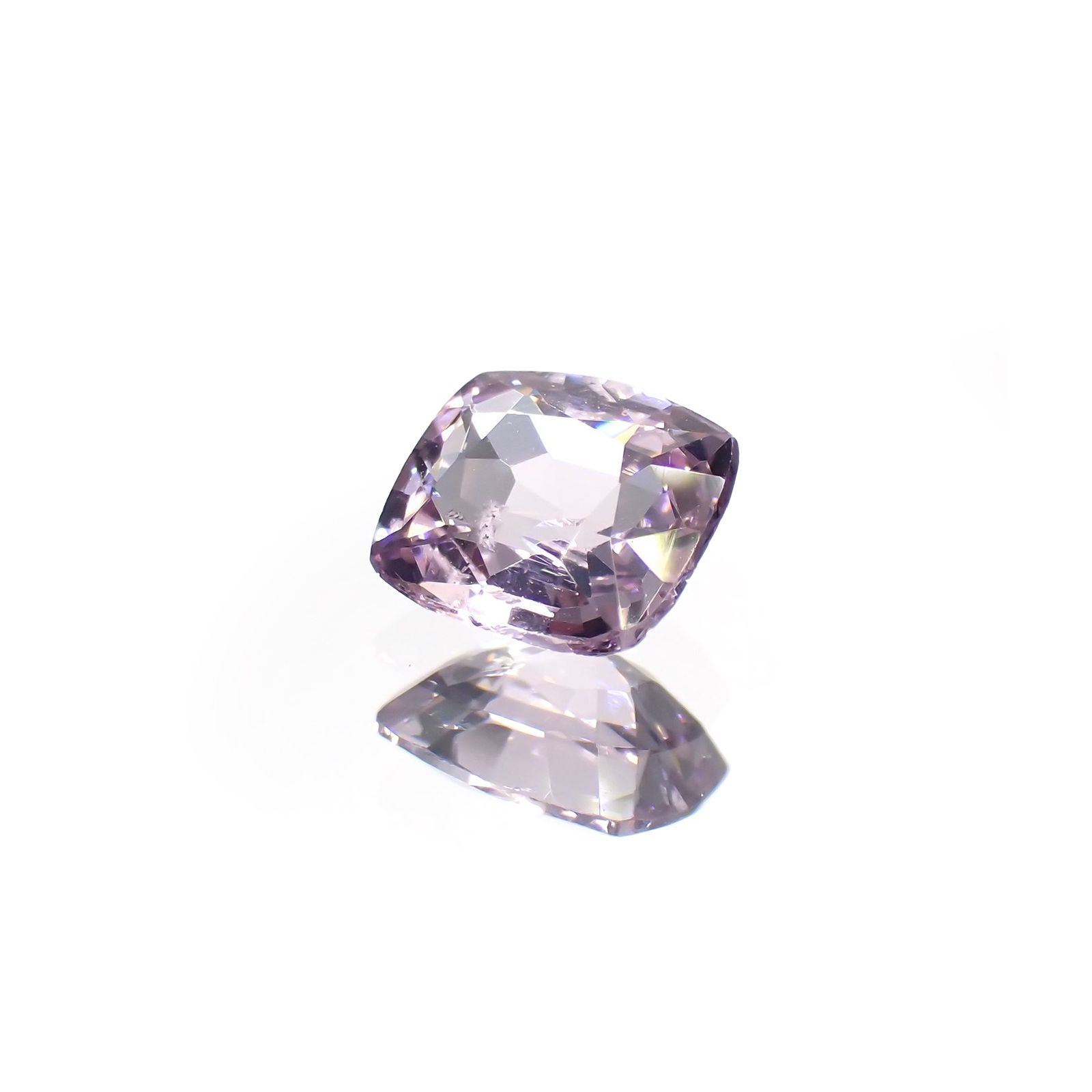 パープルスピネル(宝石名スピネル)ビルマ産 識別済 0.80ct / 6.1x5.4mm前後 [231124306]