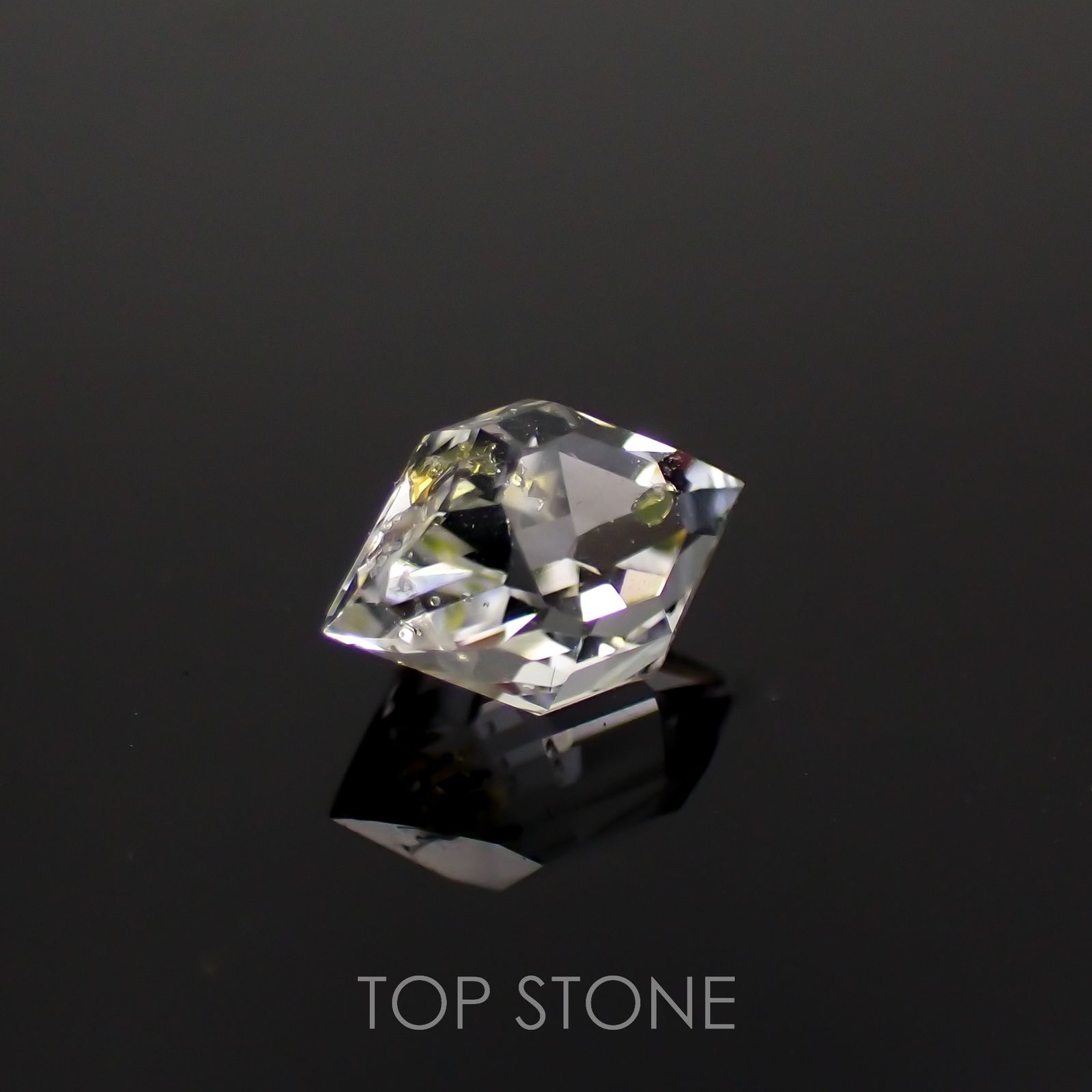 ◇カスタムカット◇オイルインクォーツ パキスタン産 0.62ct[221018543]7.1x4.6mm前後