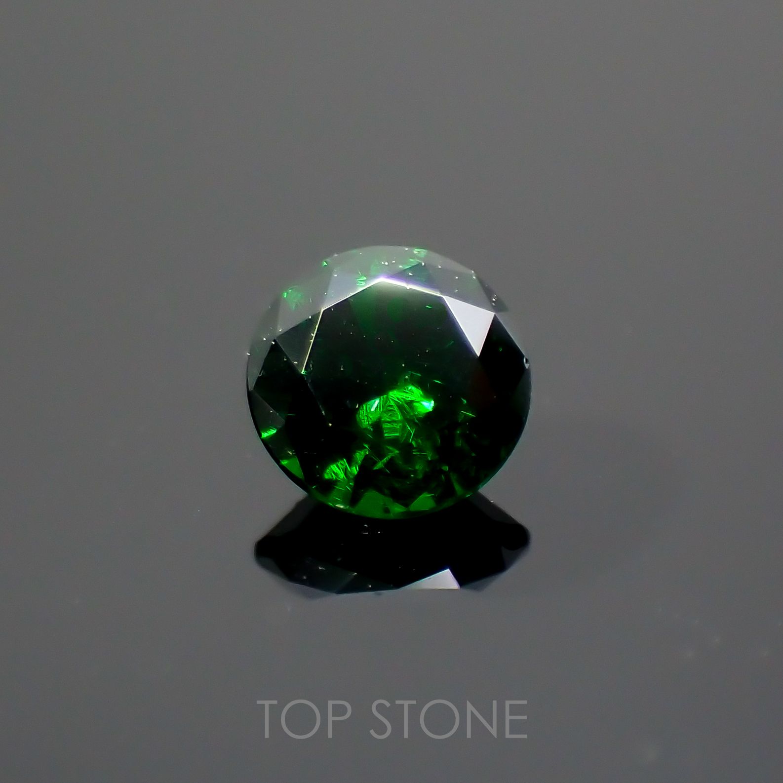 デマントイドガーネット(宝石名デマントイド・ガーネット) ロシア産 0.135ct ソ付(彩珠)[20129274]3×3mm前後