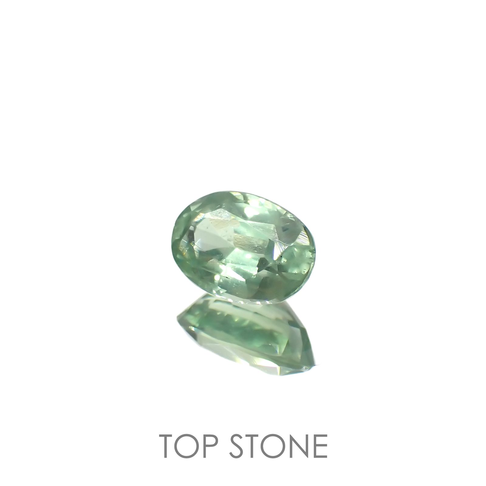 グリーンカイヤナイト(宝石名カイヤナイト)タンザニア産 0.67ct 識別済[220616671]6.1x4.1mm前後