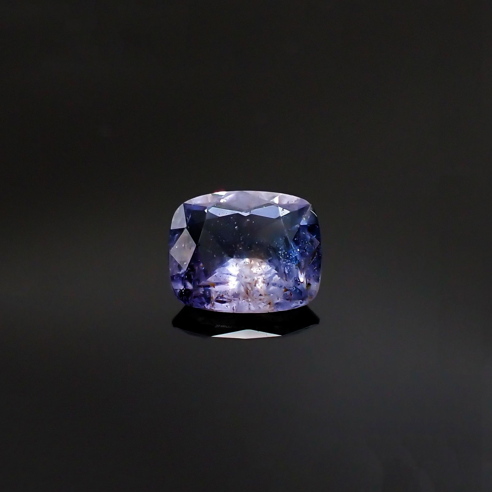 ジェレメジェバイト(宝石名エレメージェバイト)ナミビア産 ソ付(彩珠) 0.536ct / 5.8x4.8mm前後 [220717077]