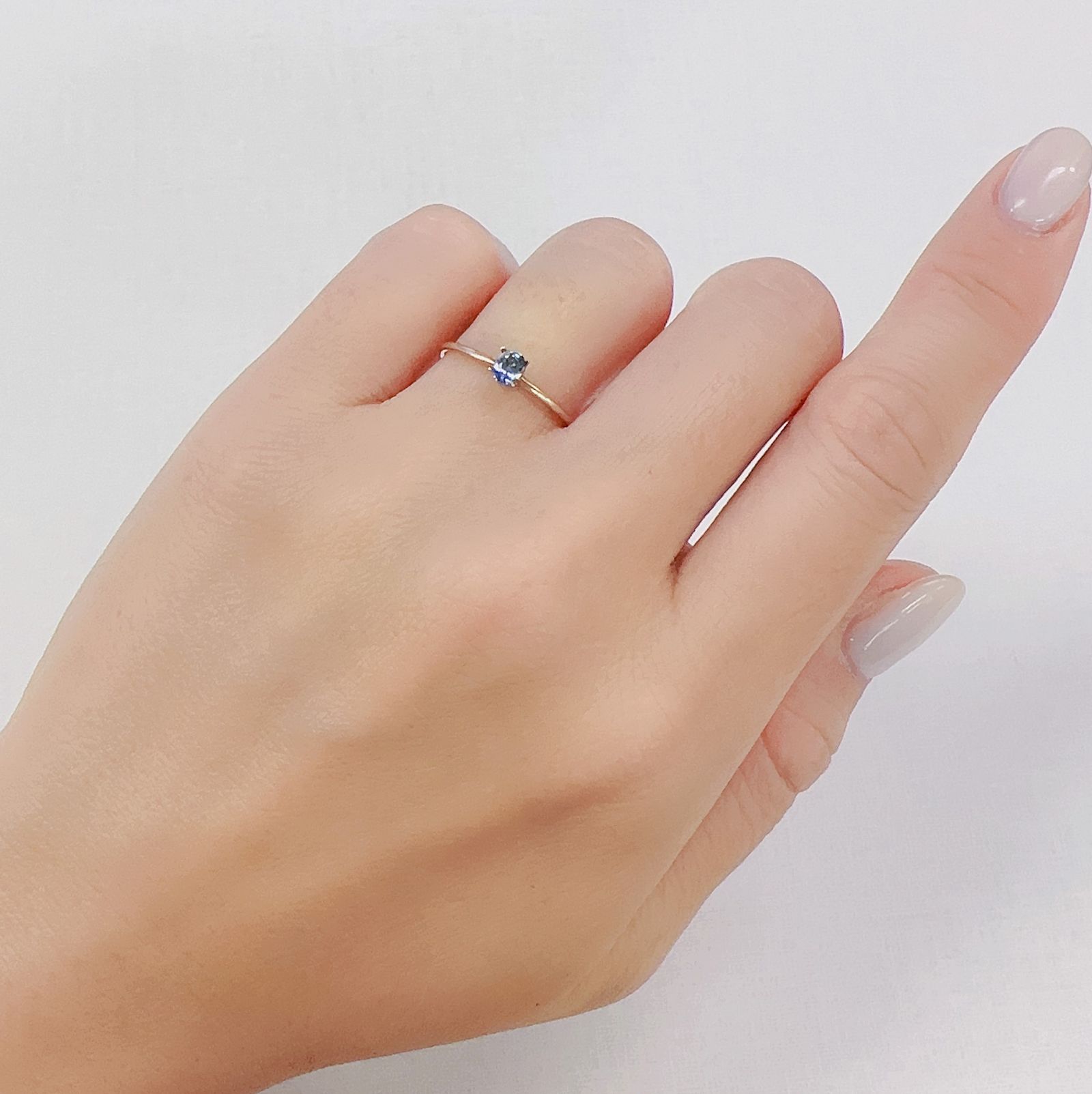 アイスブルーサファイア スリランカ産 0.22ct[230722693]4x3mm前後