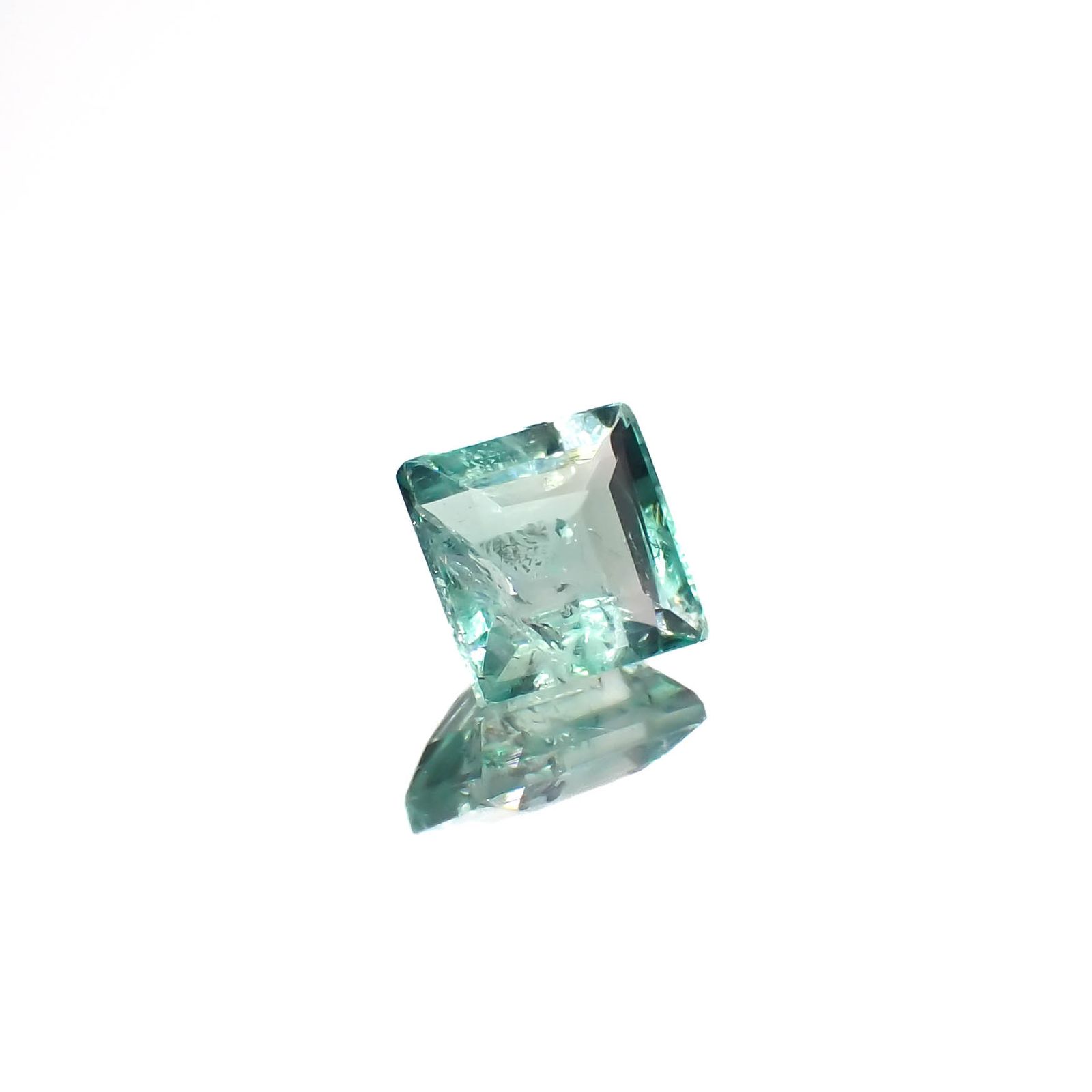 フローライト フルオレッセンス イギリス・ロジャリー鉱山産 0.78ct[230522141]5.1x5.1mm前後