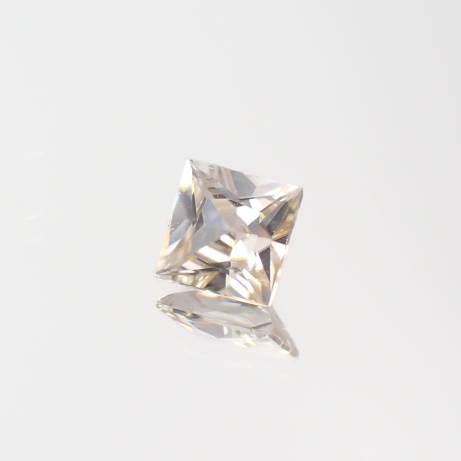 ◇プリンセスカット◇シャンパンカラージルコン スリランカ/カンボジア産 0.56ct[230421643]4.3x4.2mm前後