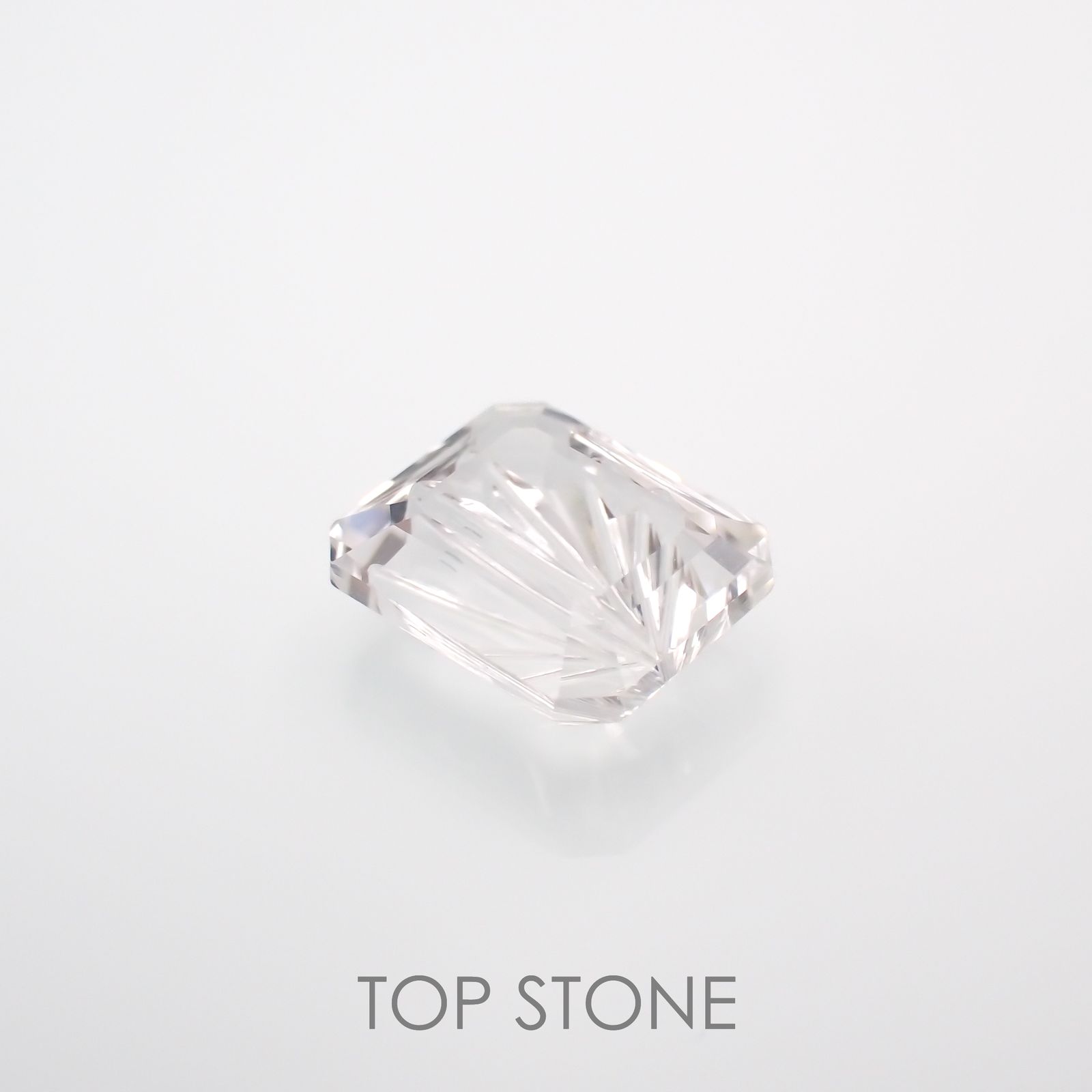 ◇甲州貴石切子Plus Three◇フェナカイト カード付き(宝石名フェナカイト)ブラジル産 1.63ct 識別済[221018580]7.8x6.5mm前後