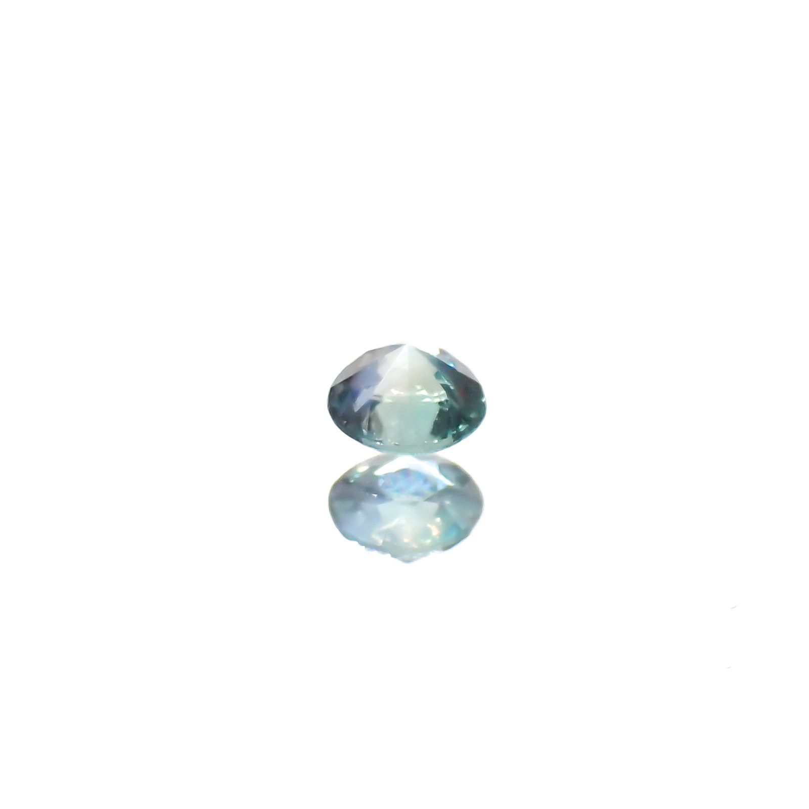 アレキサンドライトキャッツアイ ブラジル産/EmeraldMains社製 0.058ct[240527605]2.3x2.3mm前後
