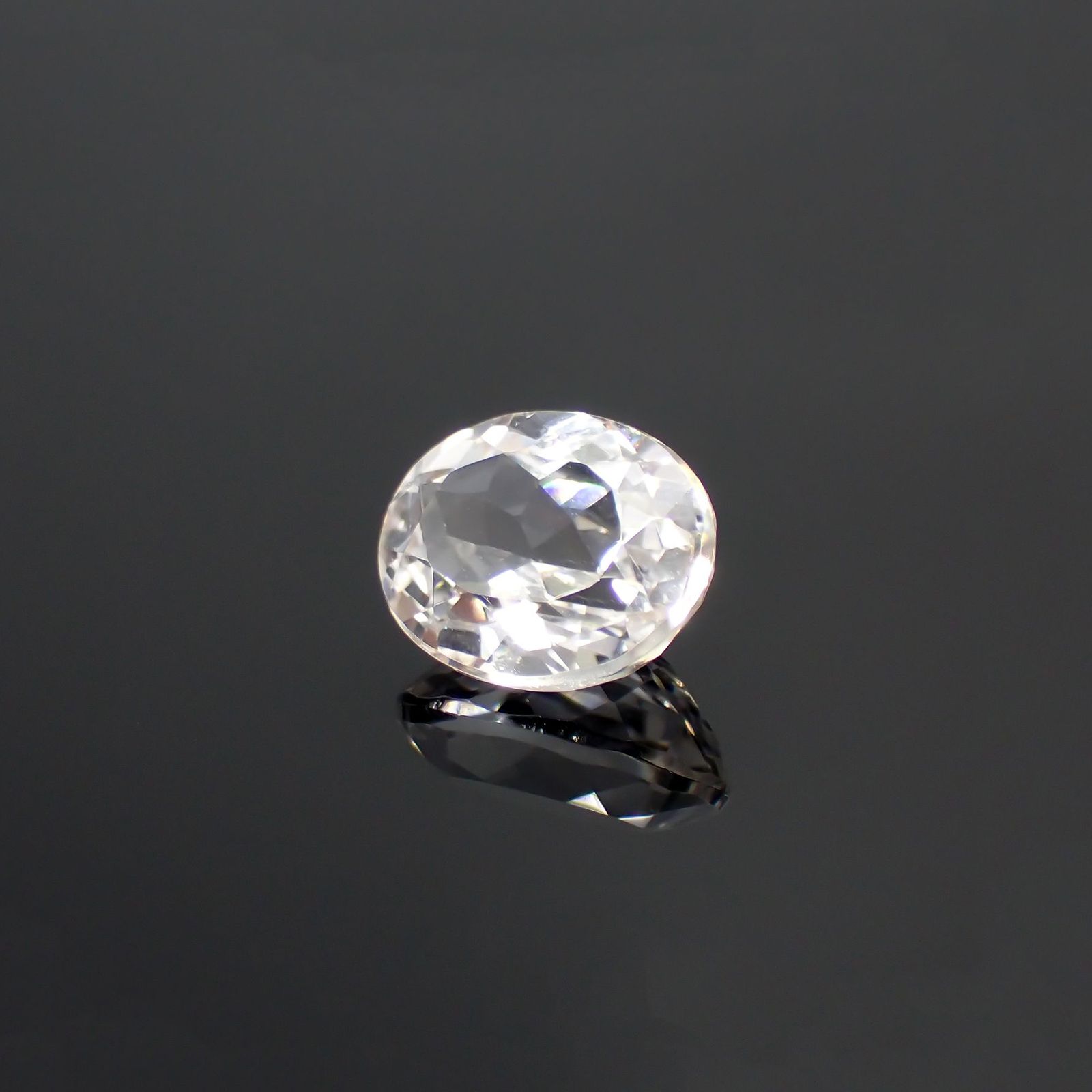 カラーレススポジュミン(宝石名ホワイト・スポジュミン) ブラジル産 3.10ct 識別済[210912631]10×7.9mm前後