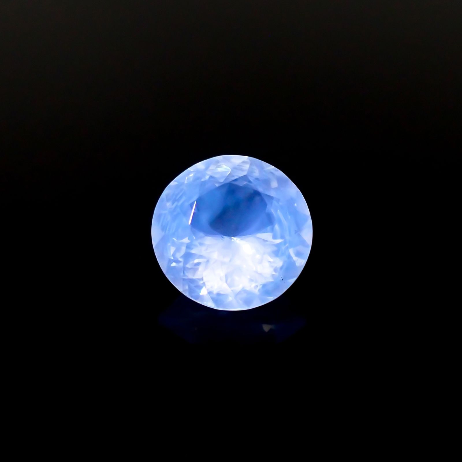 アラゴナイト フォスフォレッセンス(宝石名フォスフォレッセンス・アラゴナイト)チェコ共和国産 11.832ct ソ付(彩珠)[250129778]15.1x15.2mm前後