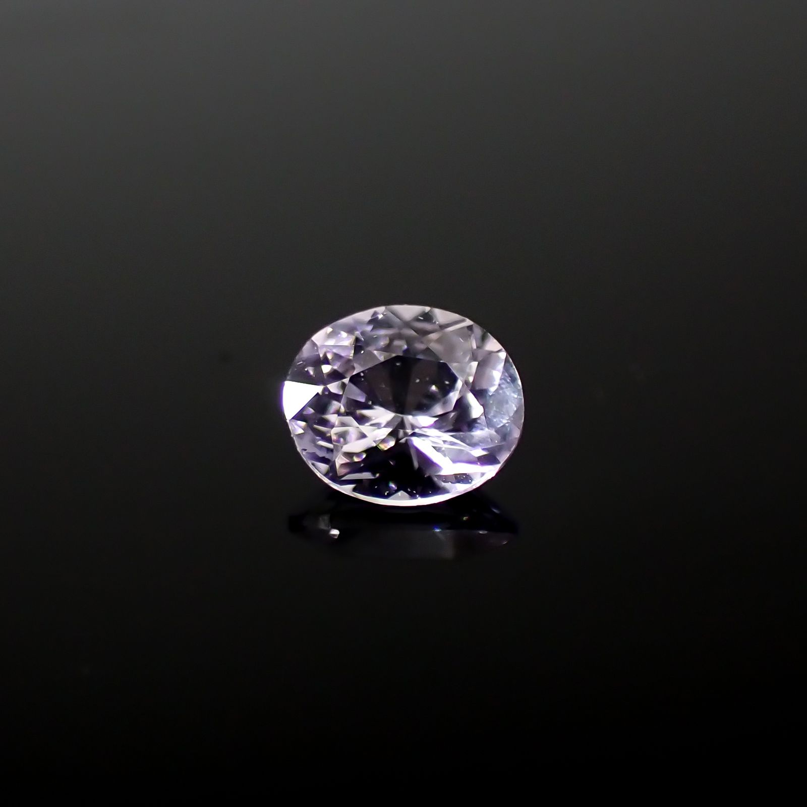 アイスラベンダーサファイア(宝石名サファイア)スリランカ/マダガスカル産 0.20ct 識別済[240226282]3.7x3.2mm前後