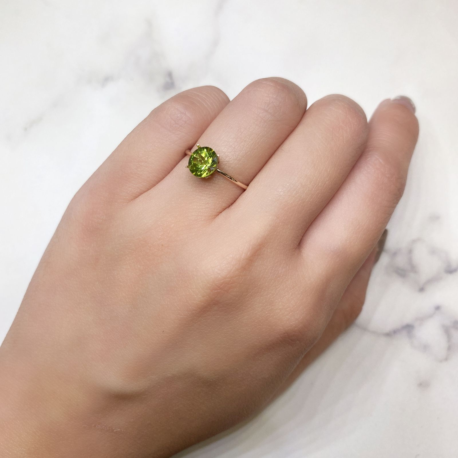 ペリドット(宝石名ペリドット) パキスタン産 ルース 1.39ct 識別済[211013088]6.9×6.9mm前後
