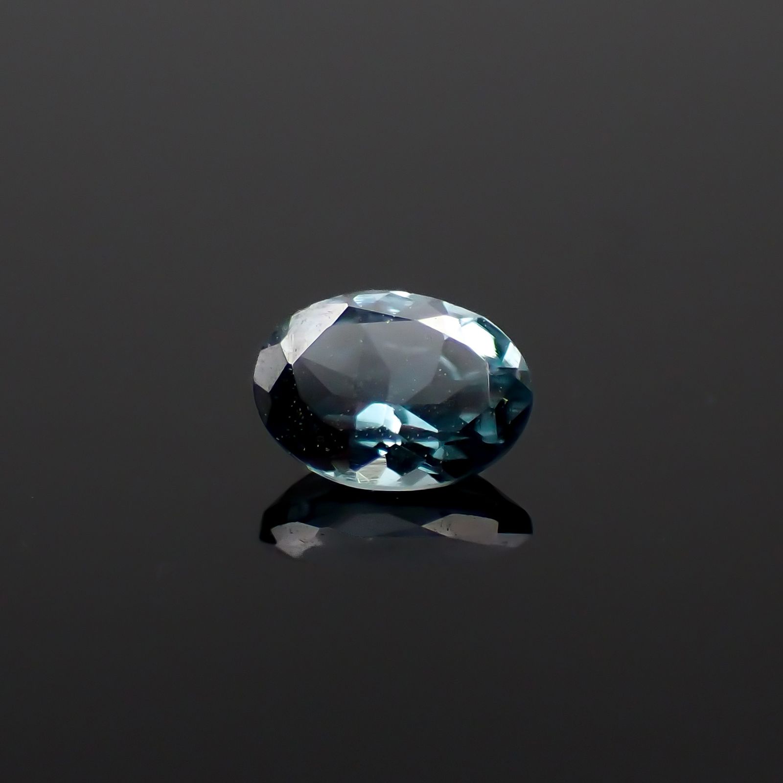 カラーチェンジガーネット アレキタイプ マダガスカル・ベキリー産 0.17ct[230923538]3.9x2.9mm前後