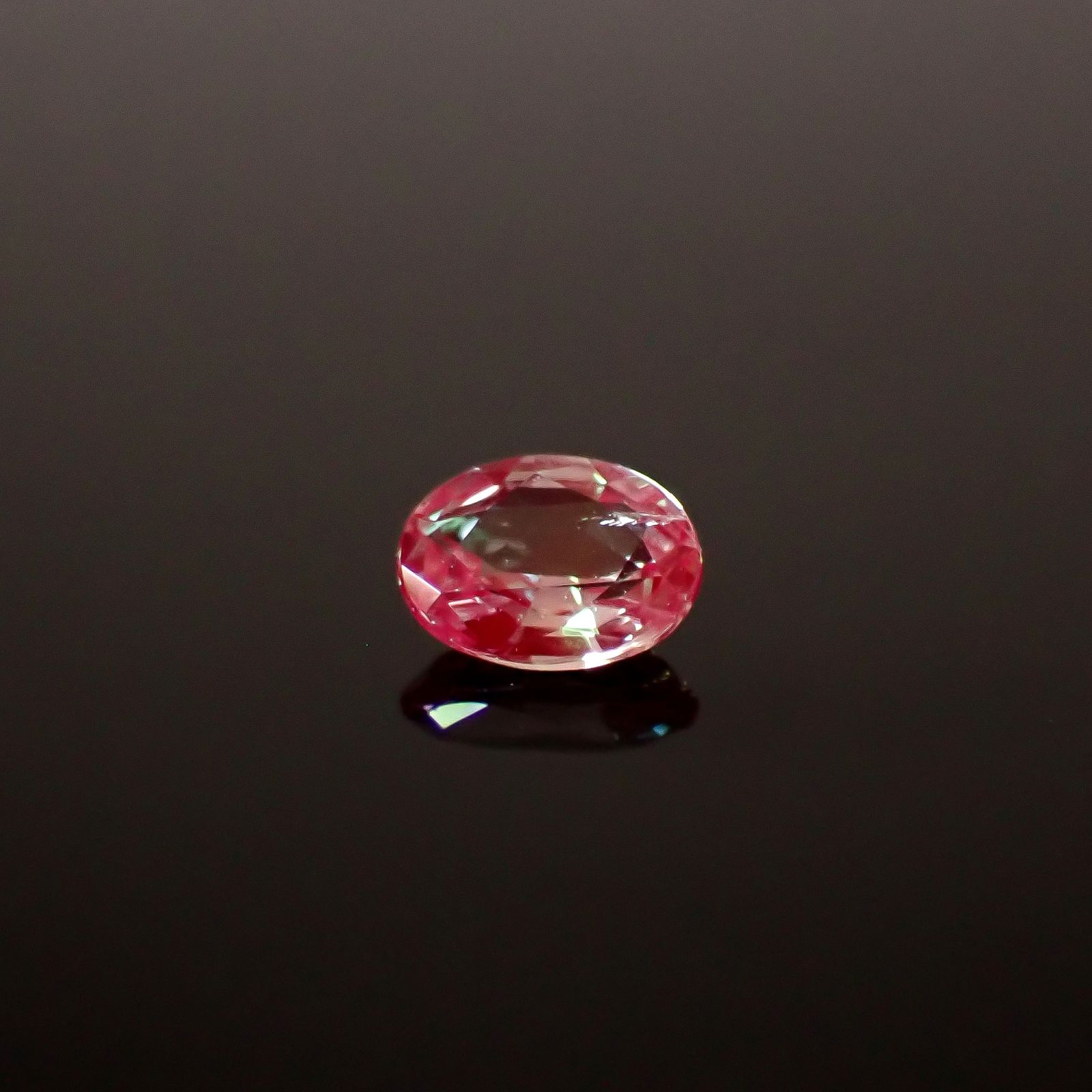 アレキサンドライト ブラジル産 EmeraldMains社製 0.16ct / 3.9x2.9mm前後 [260131566]