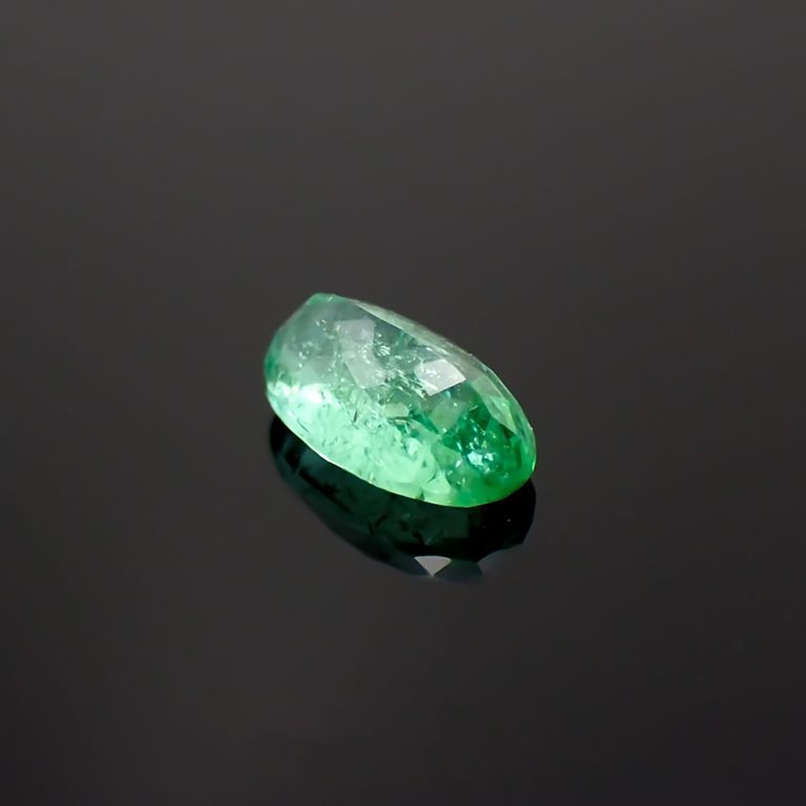 パライバトルマリン(宝石名トルマリン/別名パライバ・トルマリン)ブラジル産 ソ付(宝貴協) 0.675ct / 6.9x4mm前後 [260318784]