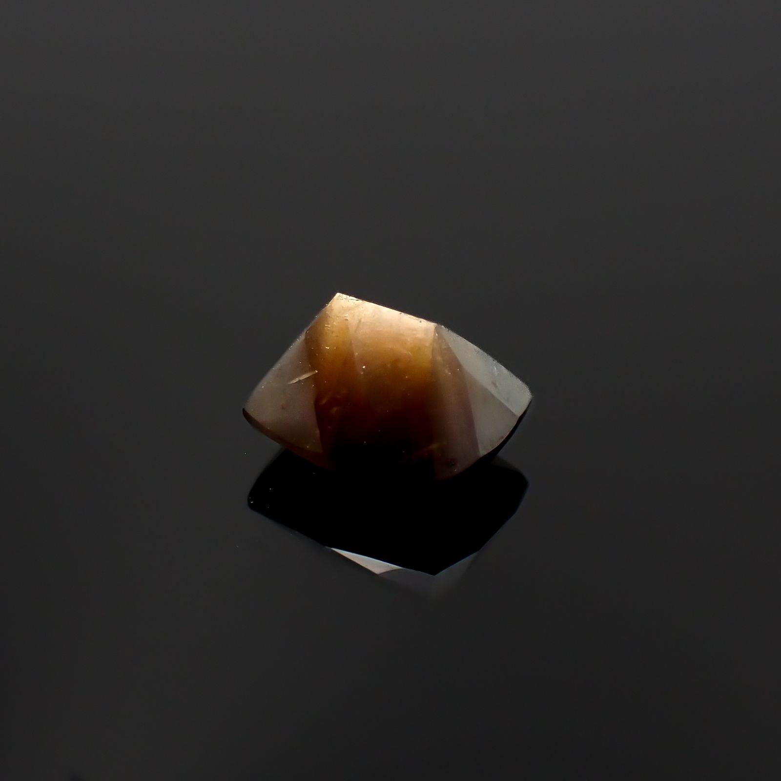 ゴールドシーンサファイア非加熱 ケニア産 1.51ct[230321332]6.4x5.3mm前後