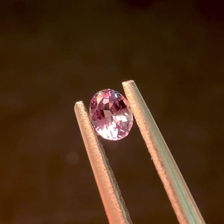アレキサンドライト ブラジル産 EmeraldMines社製 0.10ct / 3.1x2.4mm 