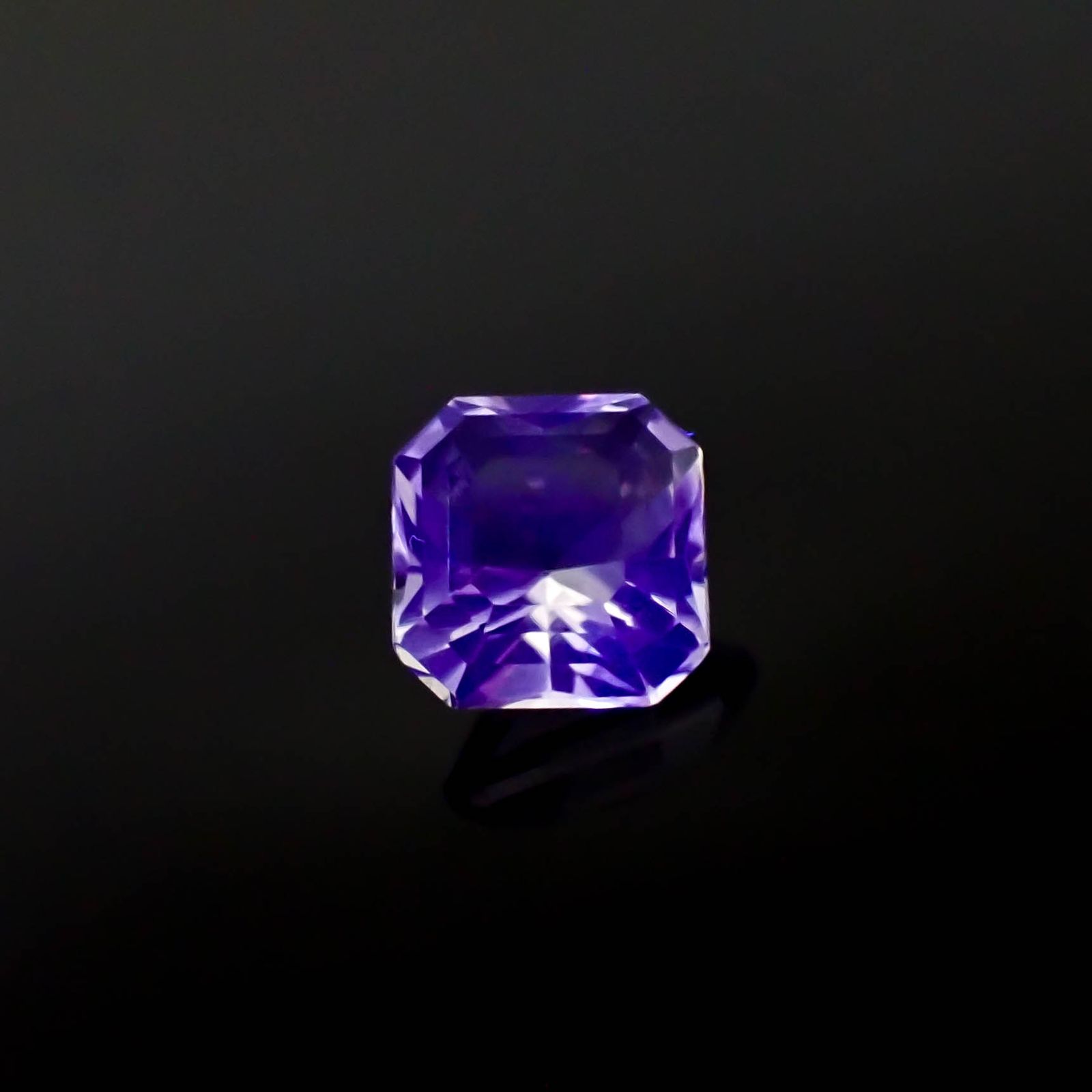 カラーレスフローライト フルオレッセンス イギリス産 2.10ct [250430159]7.3x7.2mm前後
