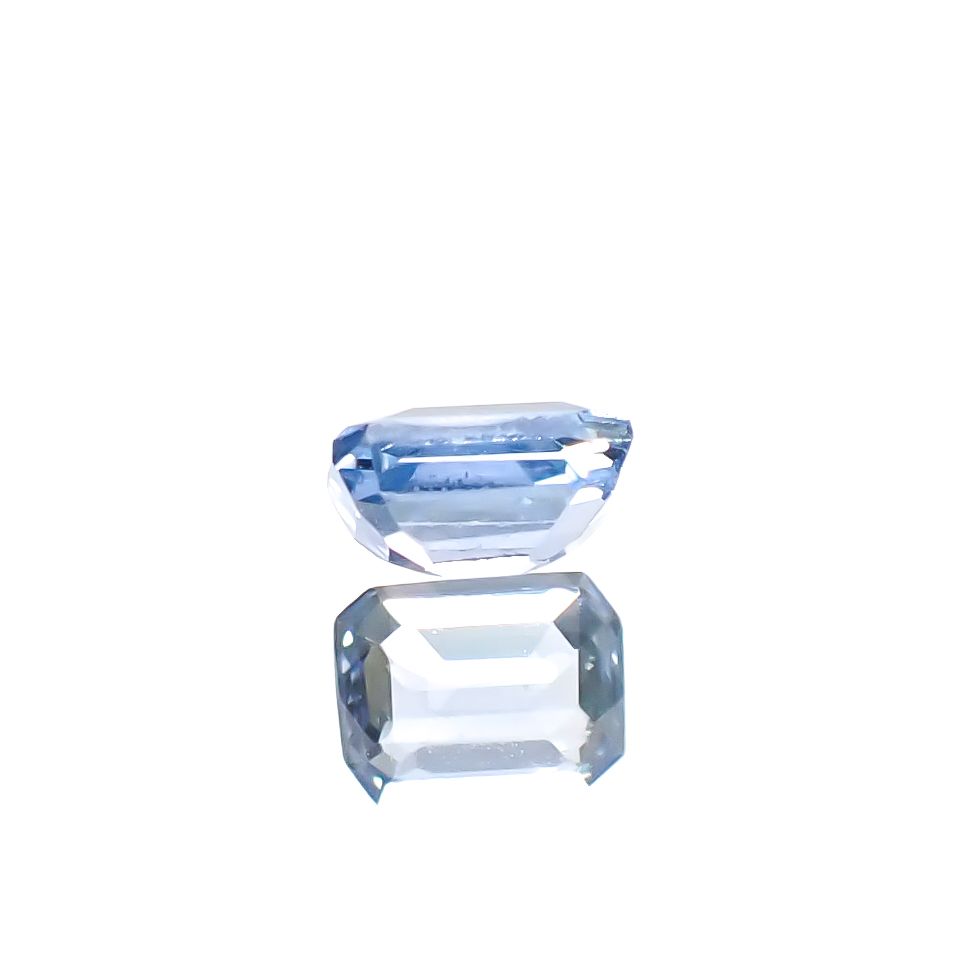 アイスブルーサファイア スリランカ産 0.27ct [241229591]3.9x2.9mm前後