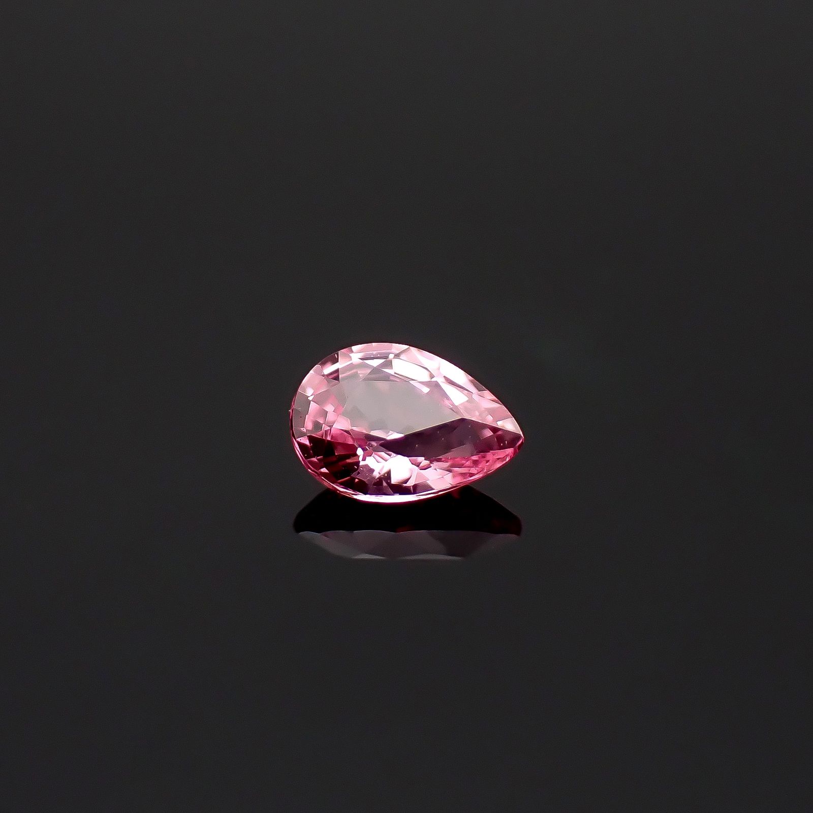 パパラチャサファイア(宝石名サファイア/別名パパラチャ・サファイア)スリランカ産 DGL鑑付 0.176ct / 4.14x3.01mm前後 [260632271]