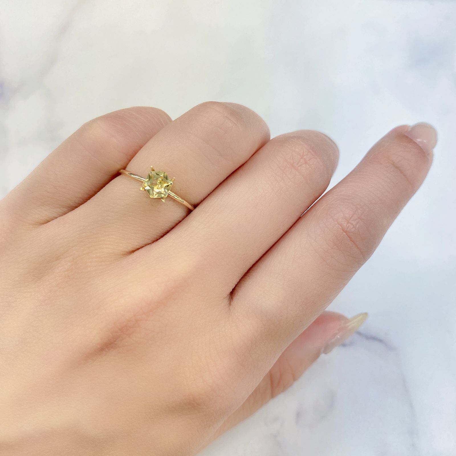 ◇ヘキサゴンカット◇イエロージルコン(宝石名ジルコン) カンボジア産 0.76ct 識別済[210410477]5×5mm前後