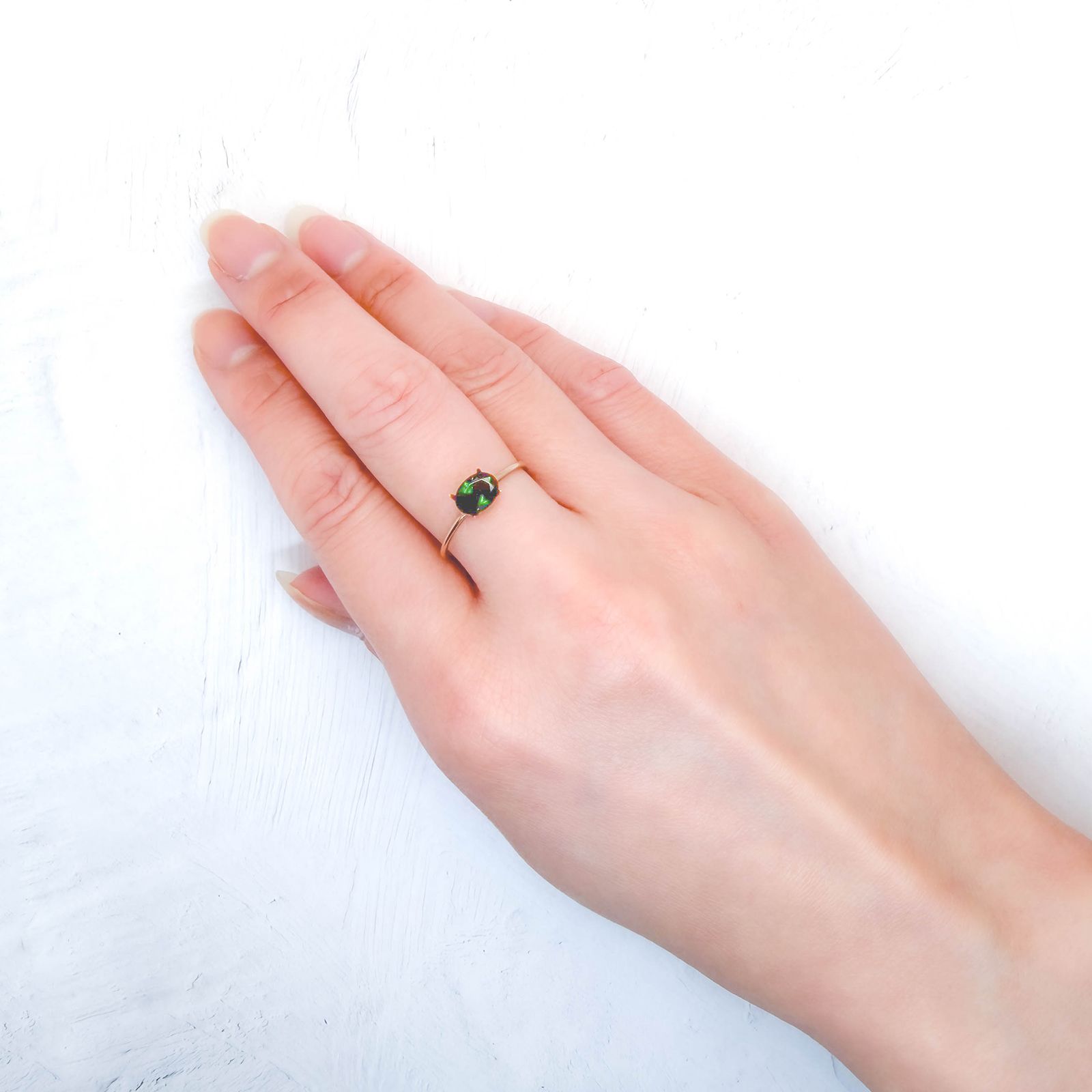クロムダイオプサイド(宝石名クロム・ダイオプサイド)ロシア産 識別済 0.81ct / 6.9x5.1mm前後 [260432094]