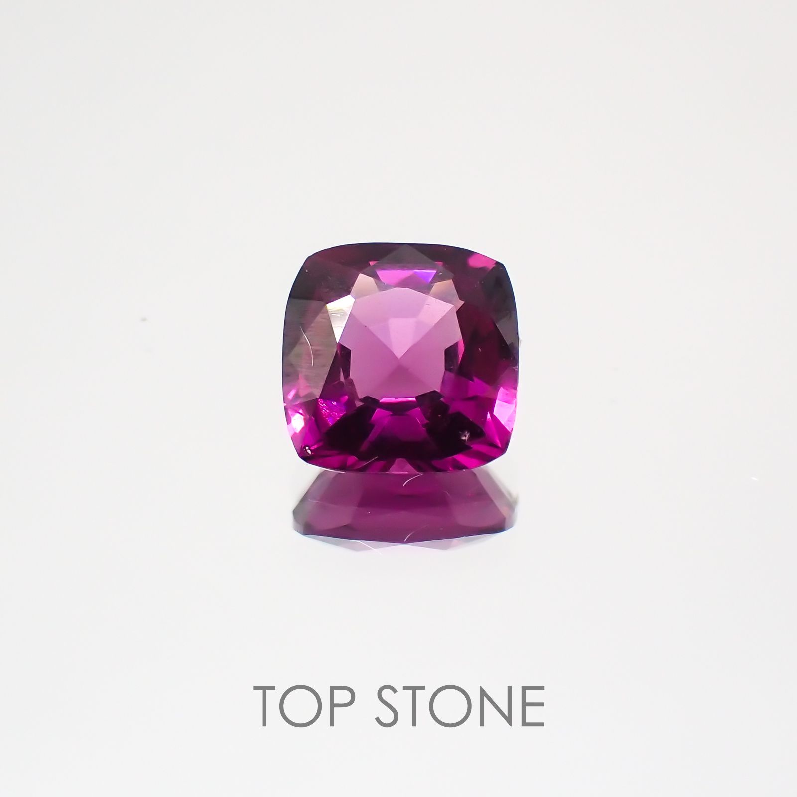 グレープガーネット(宝石名ガーネット) ブラジル産 0.93ct 識別済[21069695]5.6×5.6mm前後