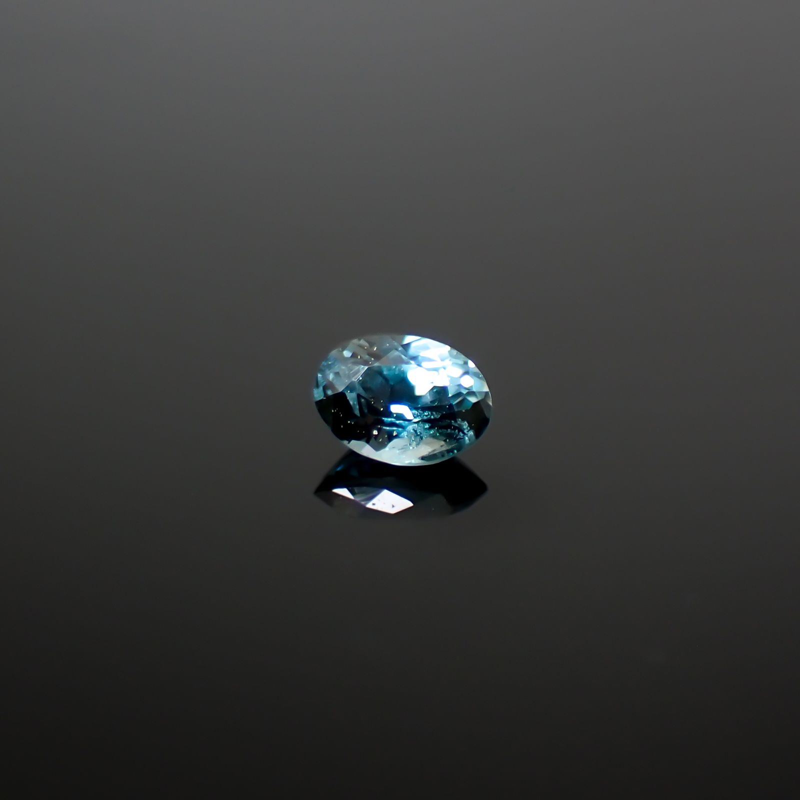 サファリン スリランカ産 0.11ct / 3.4x2.5mm前後 [260432050]
