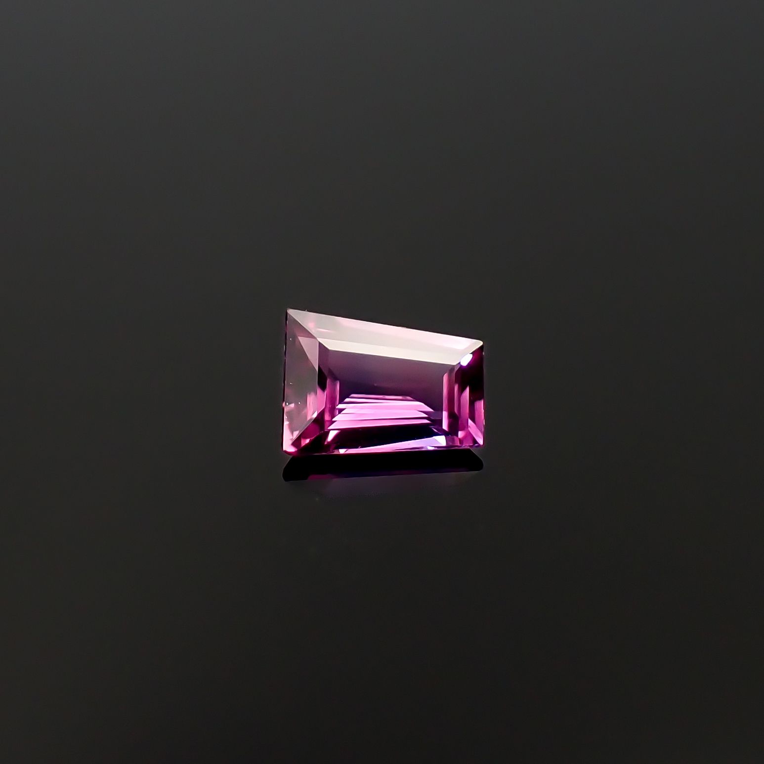 ウィンザーサファイア タンザニア・ウィンザー産 0.19ct / 3.9x3mm前後 [260532139]