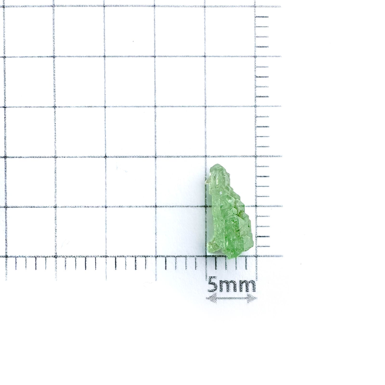 ツァボライト 原石 タンザニア産 1.01ct / 9.2x3.9mm前後 [251231432]