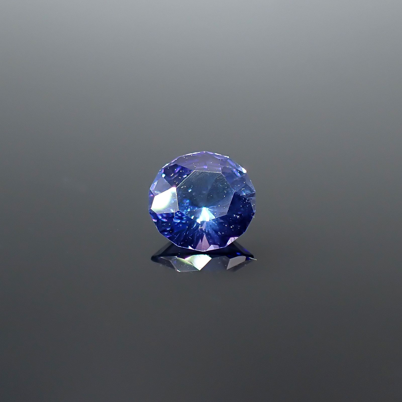 ◇カスタムカット◇タンザナイト 非加熱 タンザニア産 0.64ct / 6x5.8mm前後 [251031213]