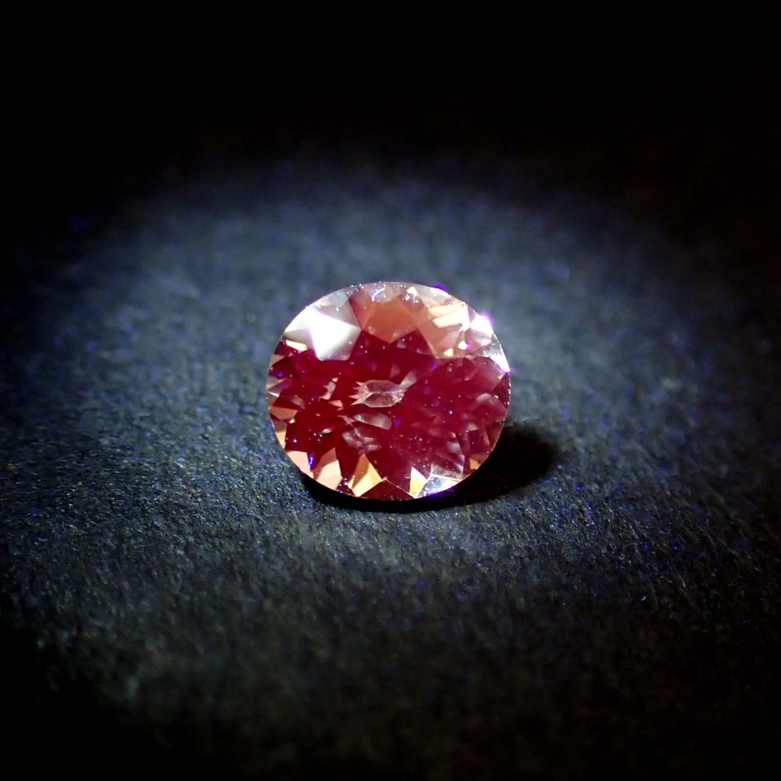 アイスラベンダーサファイア(宝石名サファイア)スリランカ/マダガスカル産 0.66ct 識別済[240226283]5.4x4.9mm前後