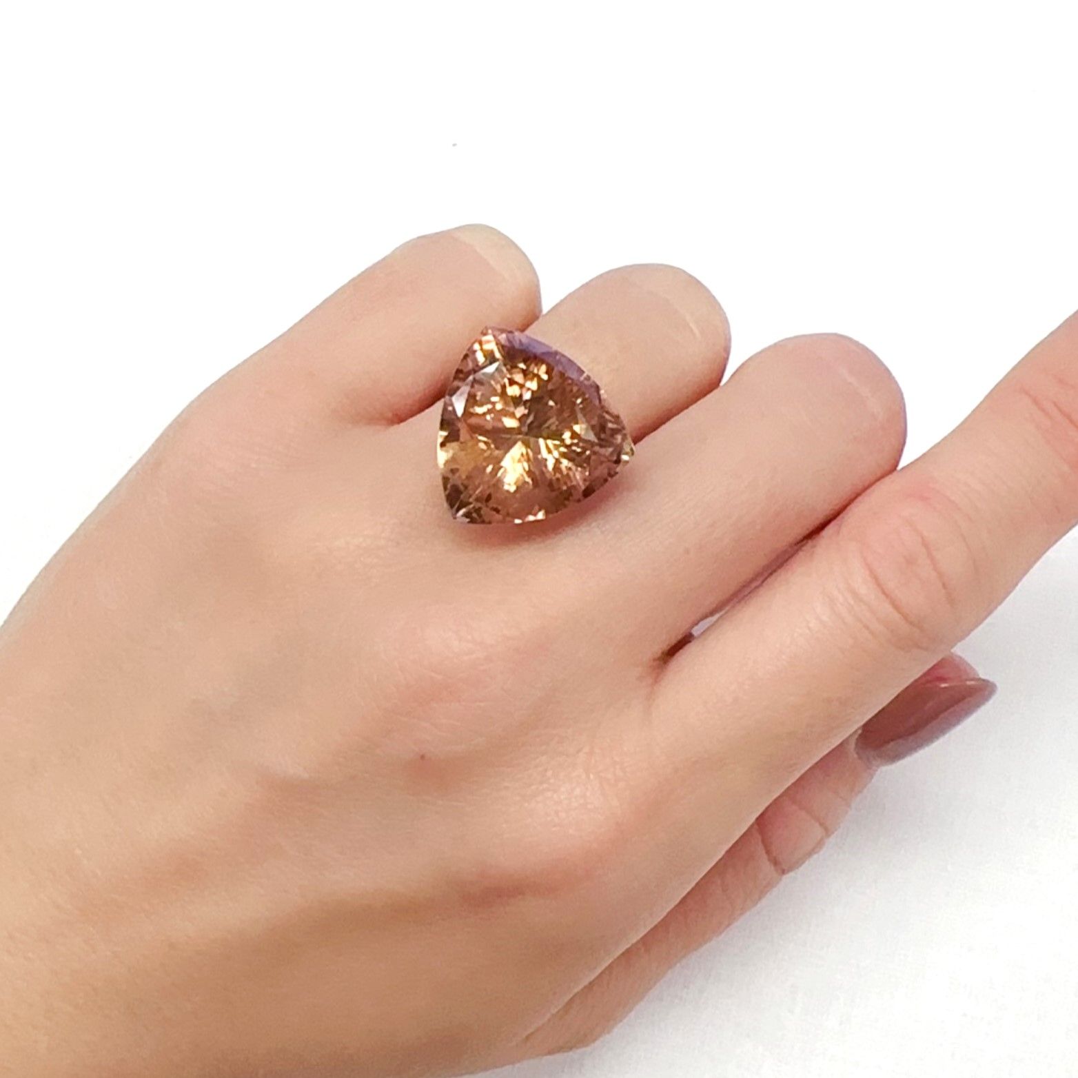 ピンクトルマリン パパラチャカラー ブラジル産 19.03ct[240125836]18.5x18.2mm前後