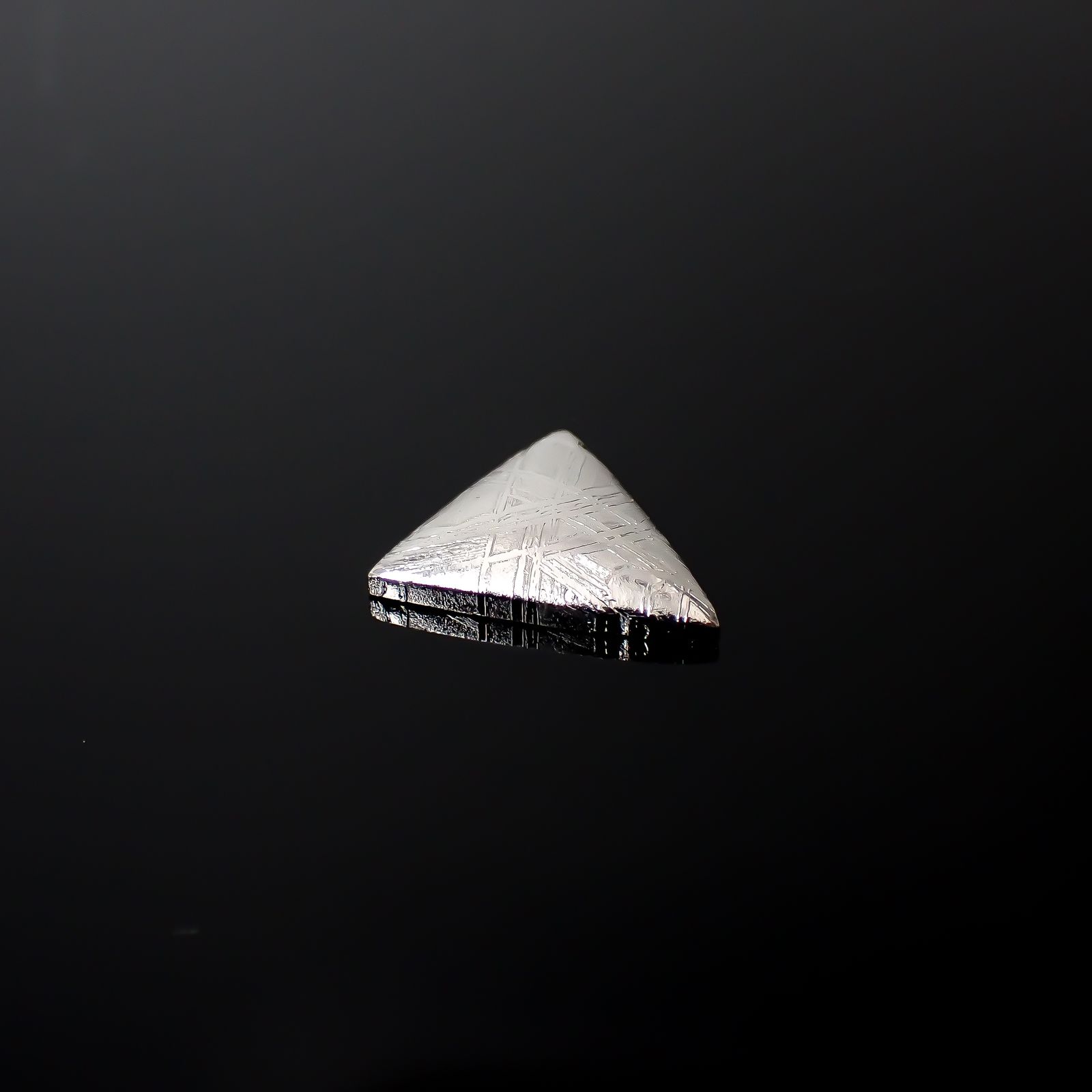 ムオニナルスタ隕石 発見地:スウェーデン 10.79ct[240125797]14.9x14.4mm前後