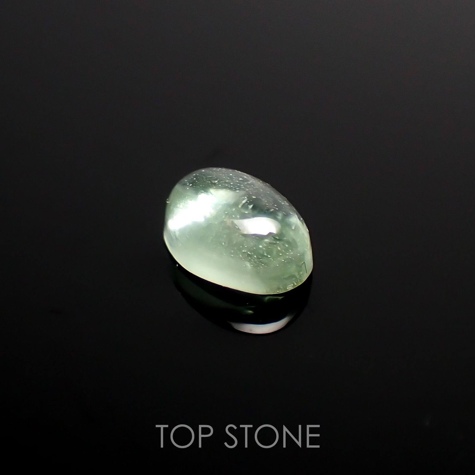バナジウムコーネルピン(宝石名コーネルピン)タンザニア・タンガ州産 0.70ct 識別済[220115559]6x4.2mm前後