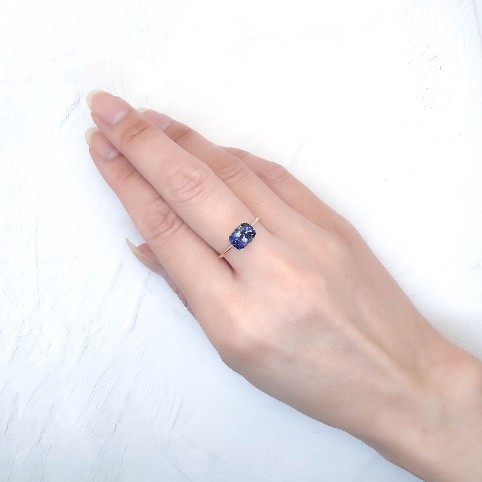 タンザナイト(宝石名タンザナイト)タンザニア産 識別済 1.68ct / 8x5.9mm前後 [251031243]