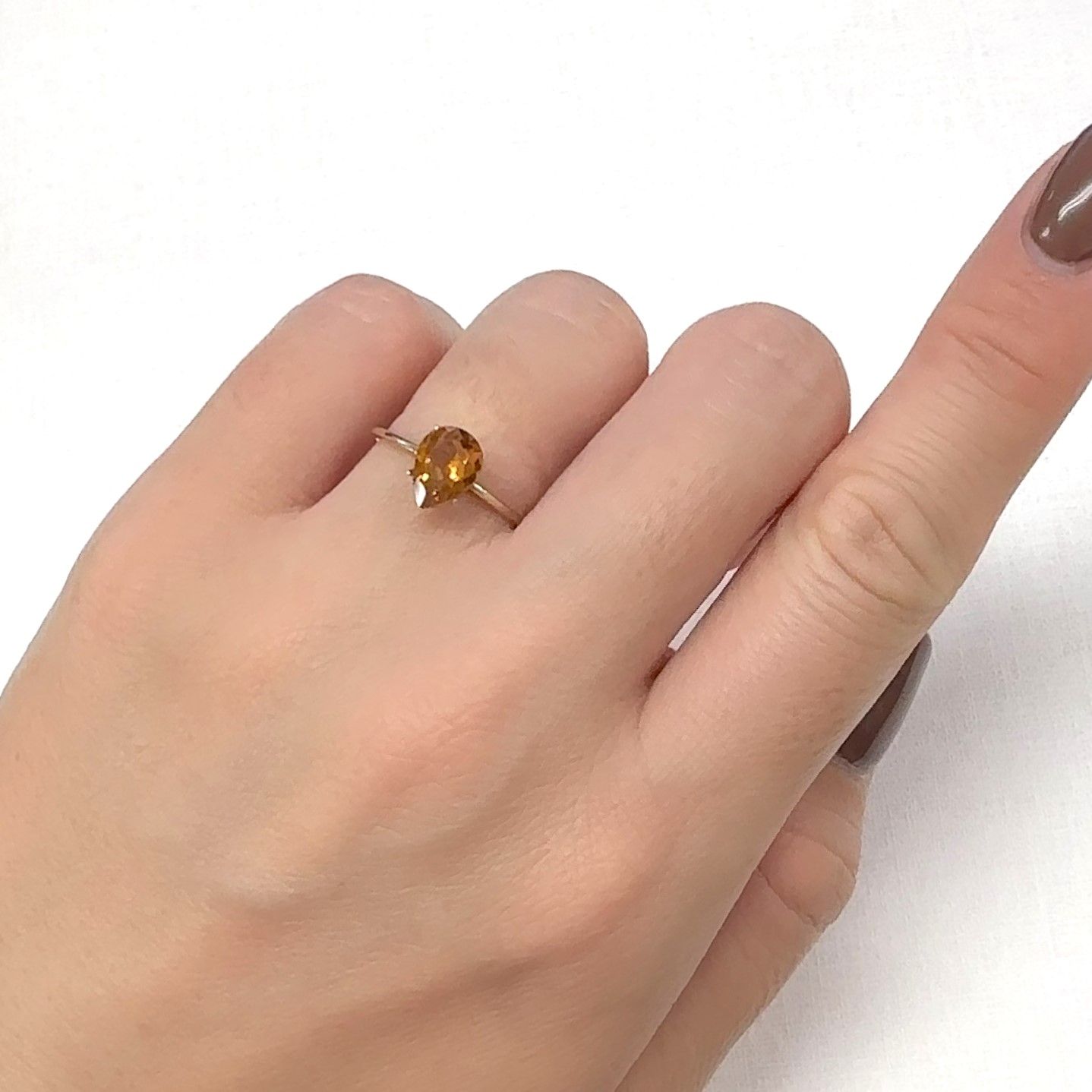 マデイラシトリン ブラジル・ミナスジェライス州産 0.95ct / 8.1x6.1mm前後 [241029249]