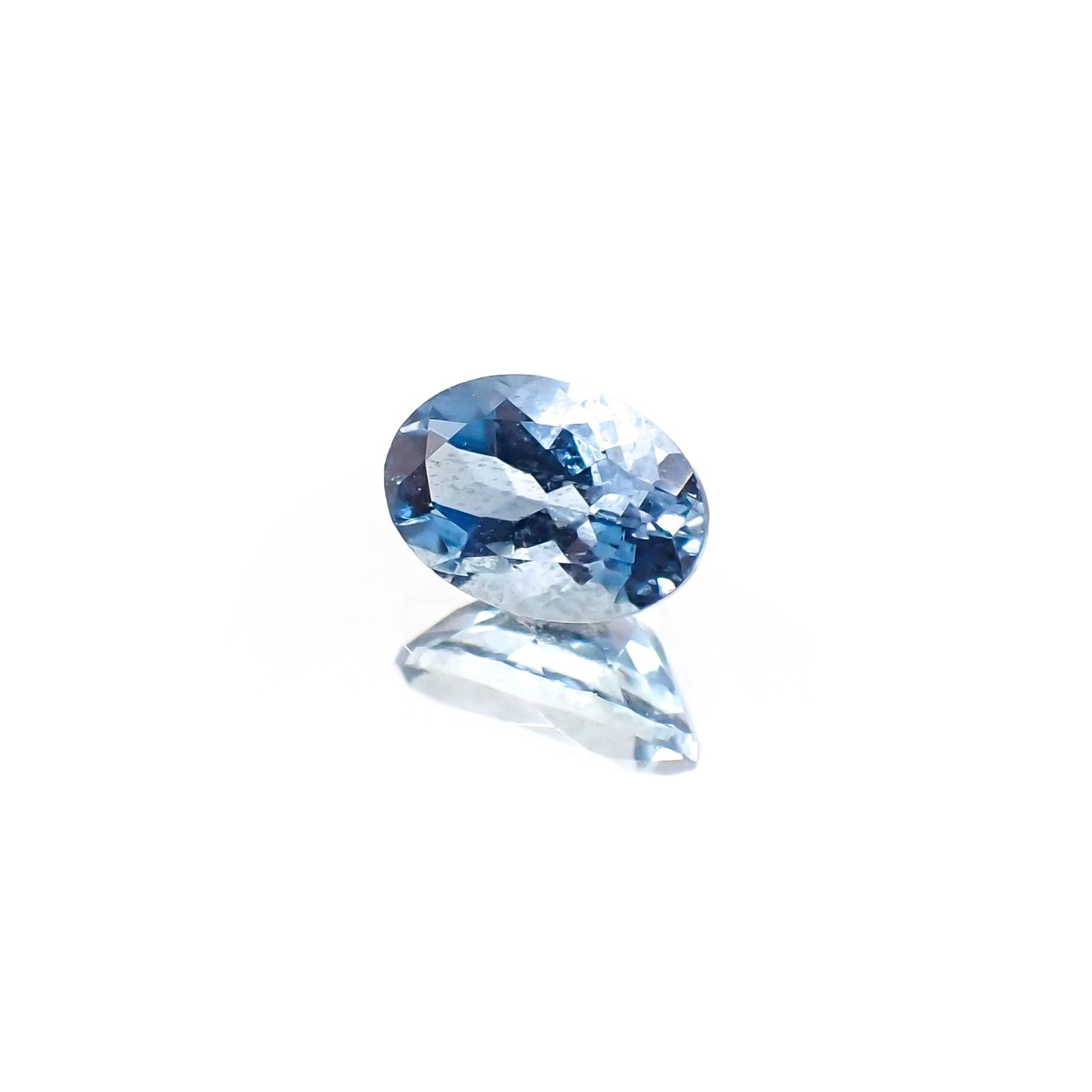 アクアマリン サンタマリアカラー(宝石名アクアマリン)モザンビーク産 識別済 0.47ct / 6.1x4.1mm前後 [260622263]